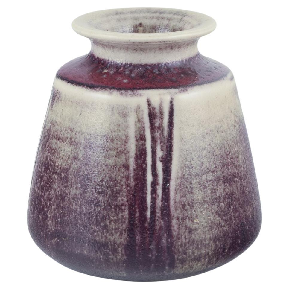 John Andersson pour Höganäs. Vase miniature en céramique. Années 1970/80