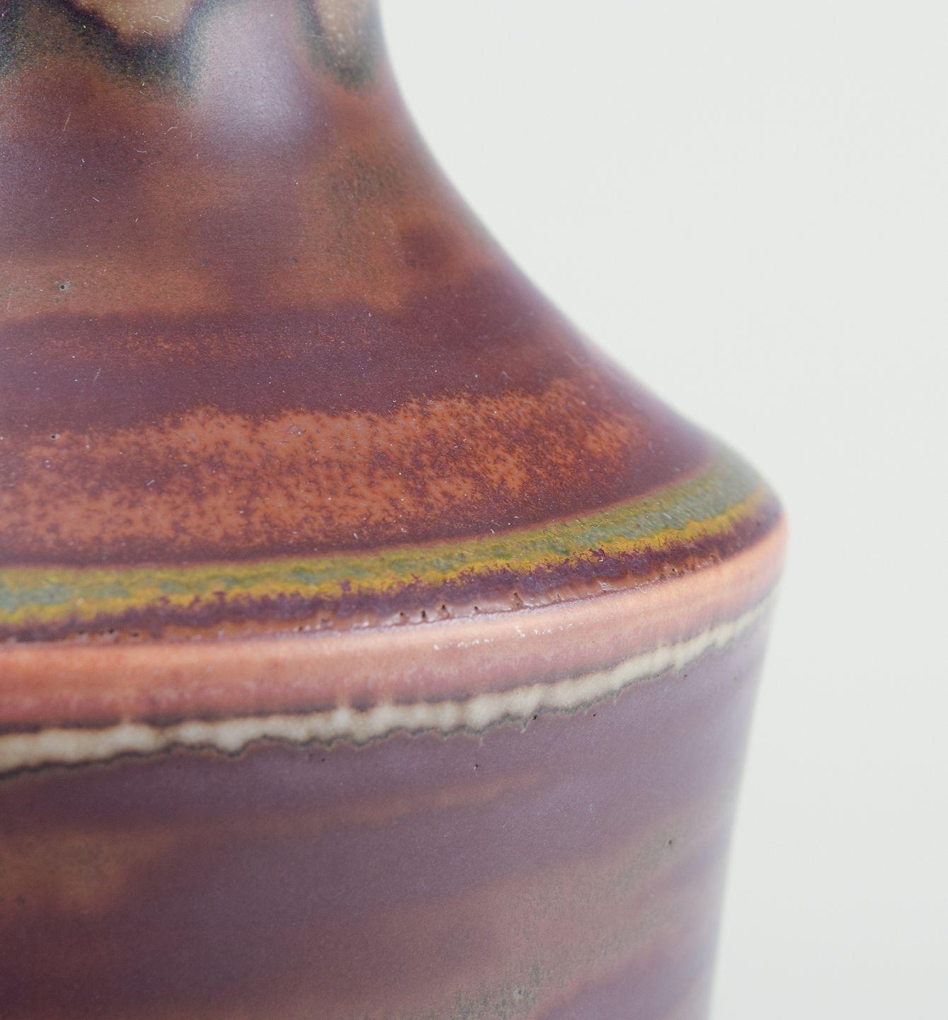 Vernissé John Andersson pour Höganäs, vase en grès avec glaçure dans les tons bruns. en vente