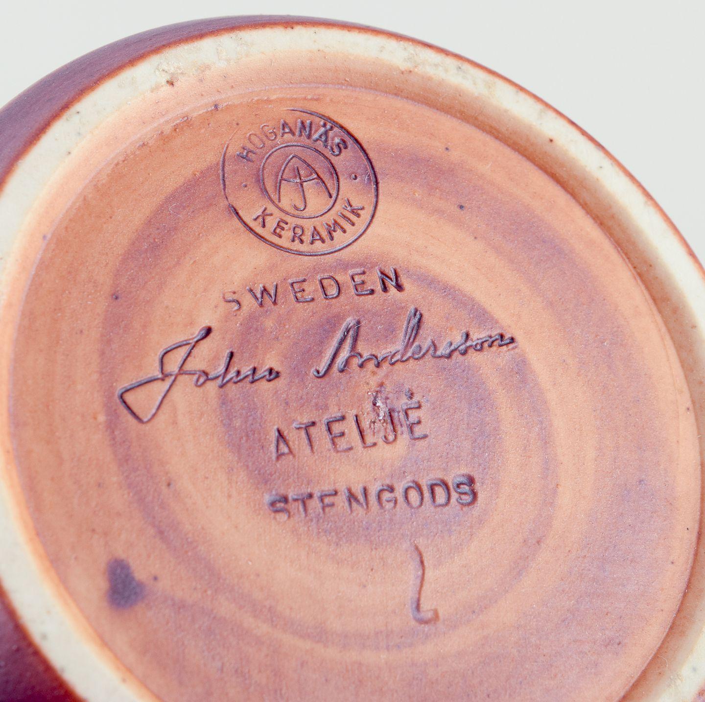 Fin du 20e siècle John Andersson pour Höganäs, vase en grès avec glaçure dans les tons bruns. en vente
