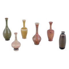 John Andersson pour Höganäs, Suède. Collection de six vases miniatures en céramique
