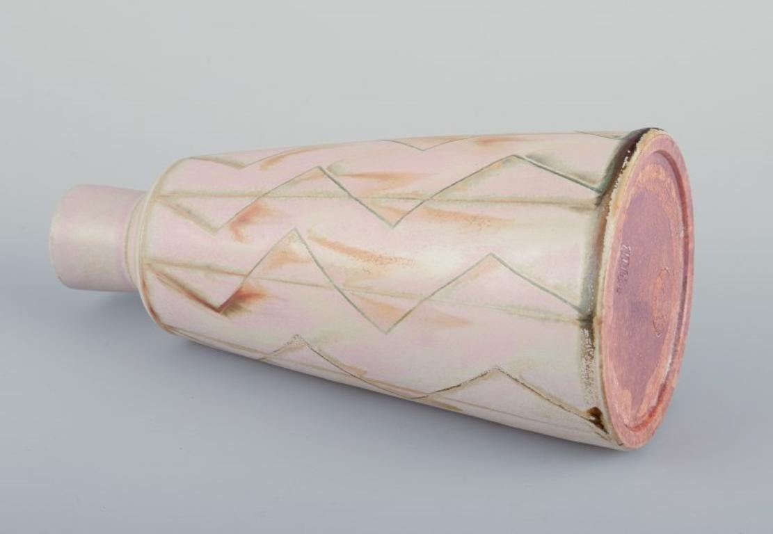 John Andersson pour Höganäs, Suède. Vase en céramique unique. Glaçage dans les tons clairs. Excellent état - En vente à Copenhagen, DK