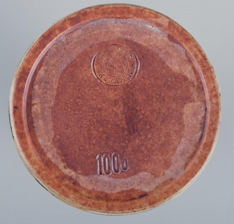 Milieu du XXe siècle John Andersson pour Höganäs, Suède. Vase en céramique unique. Glaçage dans les tons clairs. en vente
