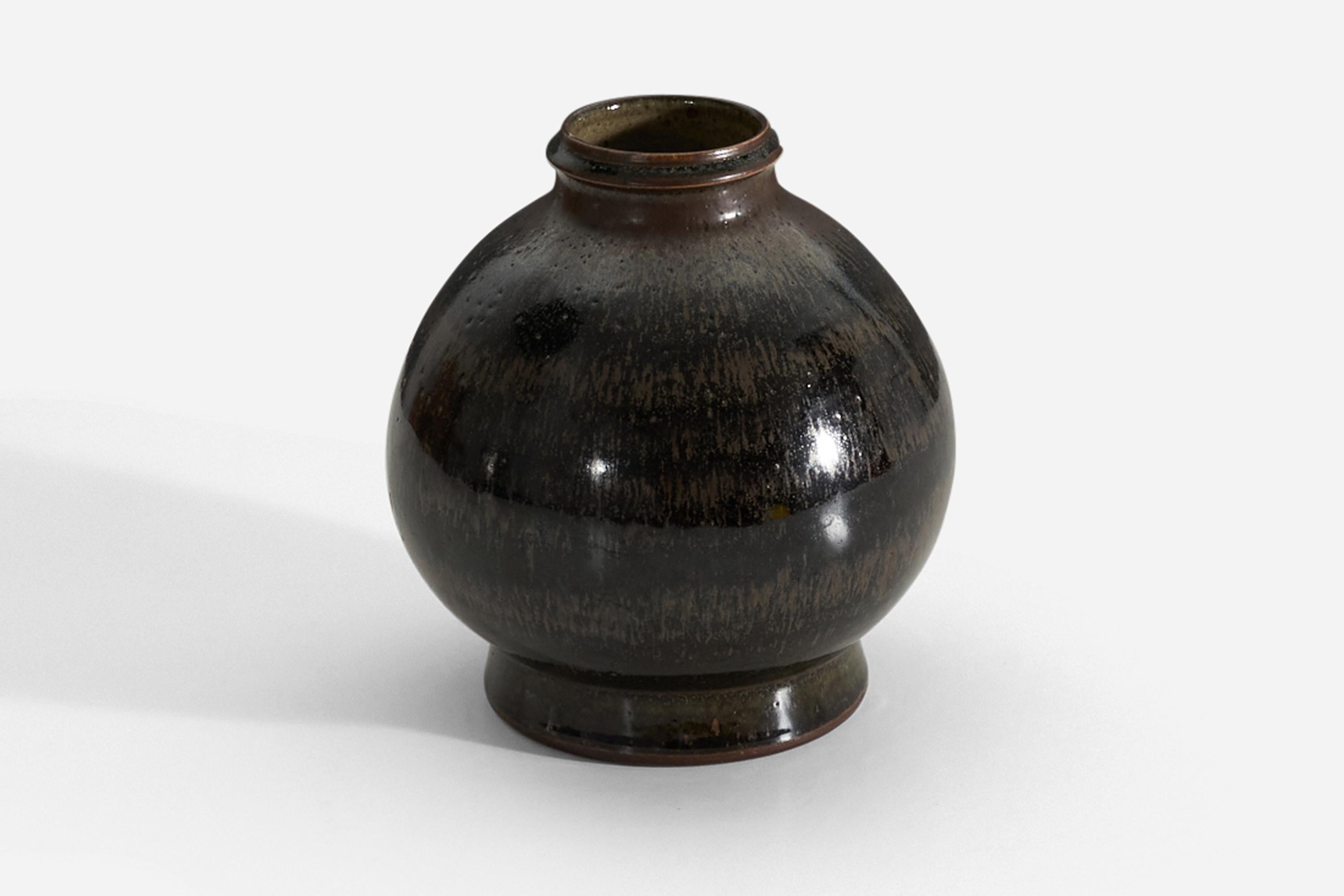 Vase von John Andersson, schwarz glasiertes Steingut, Hgans, Schweden, 1950er Jahre (Moderne der Mitte des Jahrhunderts) im Angebot