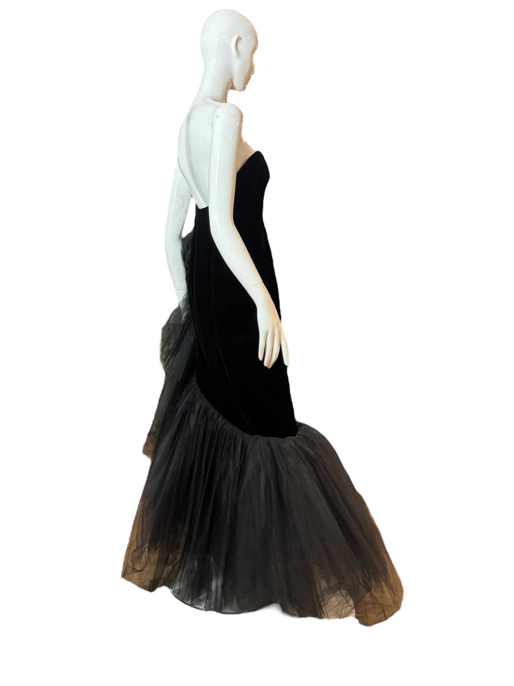 I John Johns Couture, robe de gala unique en son genre en velours noir et en tulle des années 1980 Excellent état - En vente à Kingston, NY