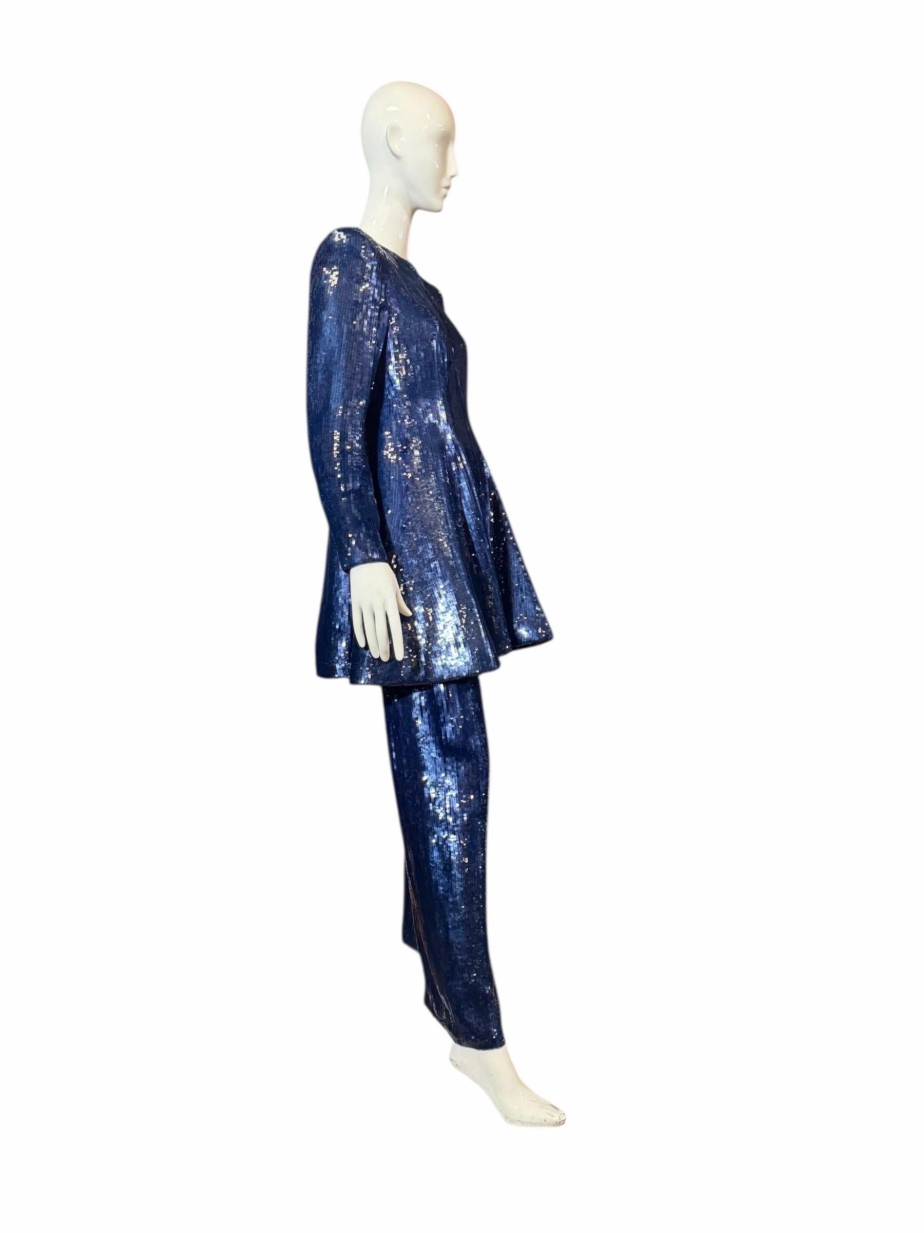 Conjunto de vestido/top estructurado de lentejuelas azules y pantalones de cintura alta John Anthony Couture en venta 5