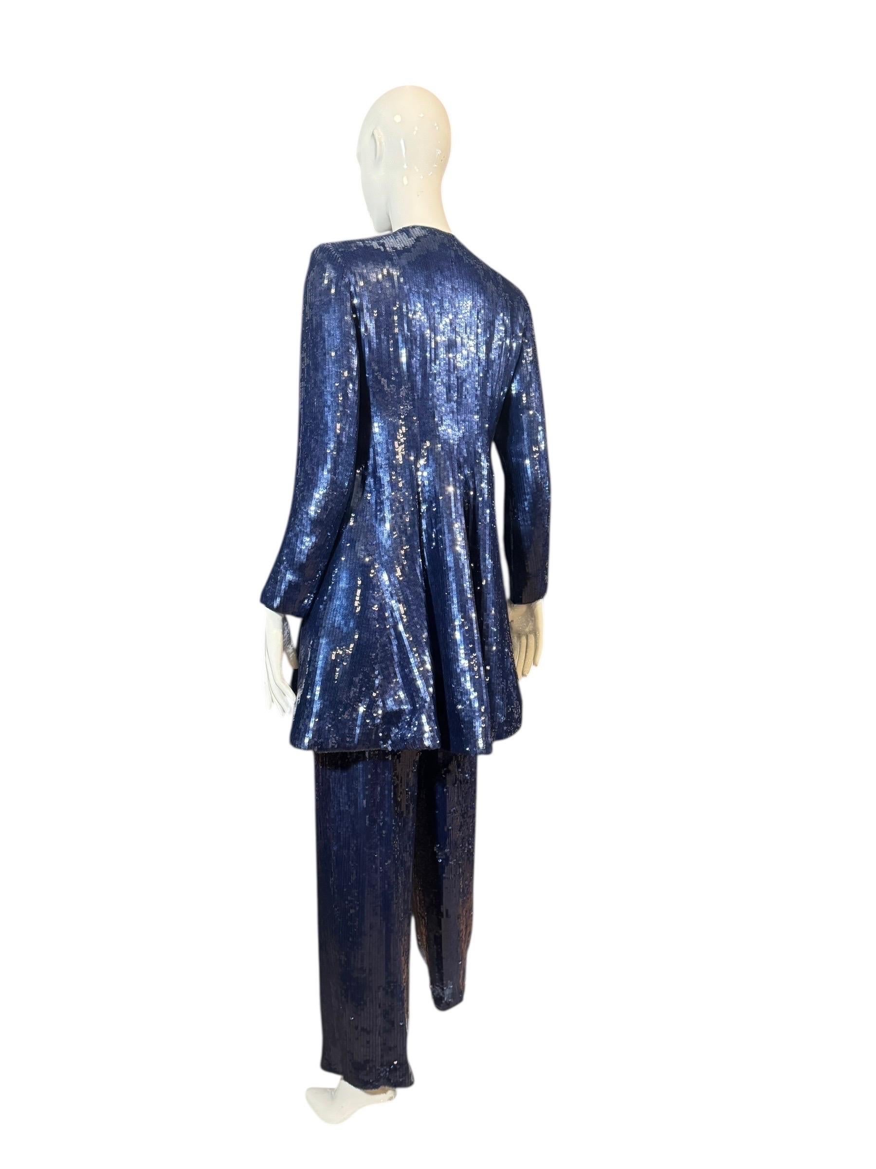 Conjunto de vestido/top estructurado de lentejuelas azules y pantalones de cintura alta John Anthony Couture Negro en venta