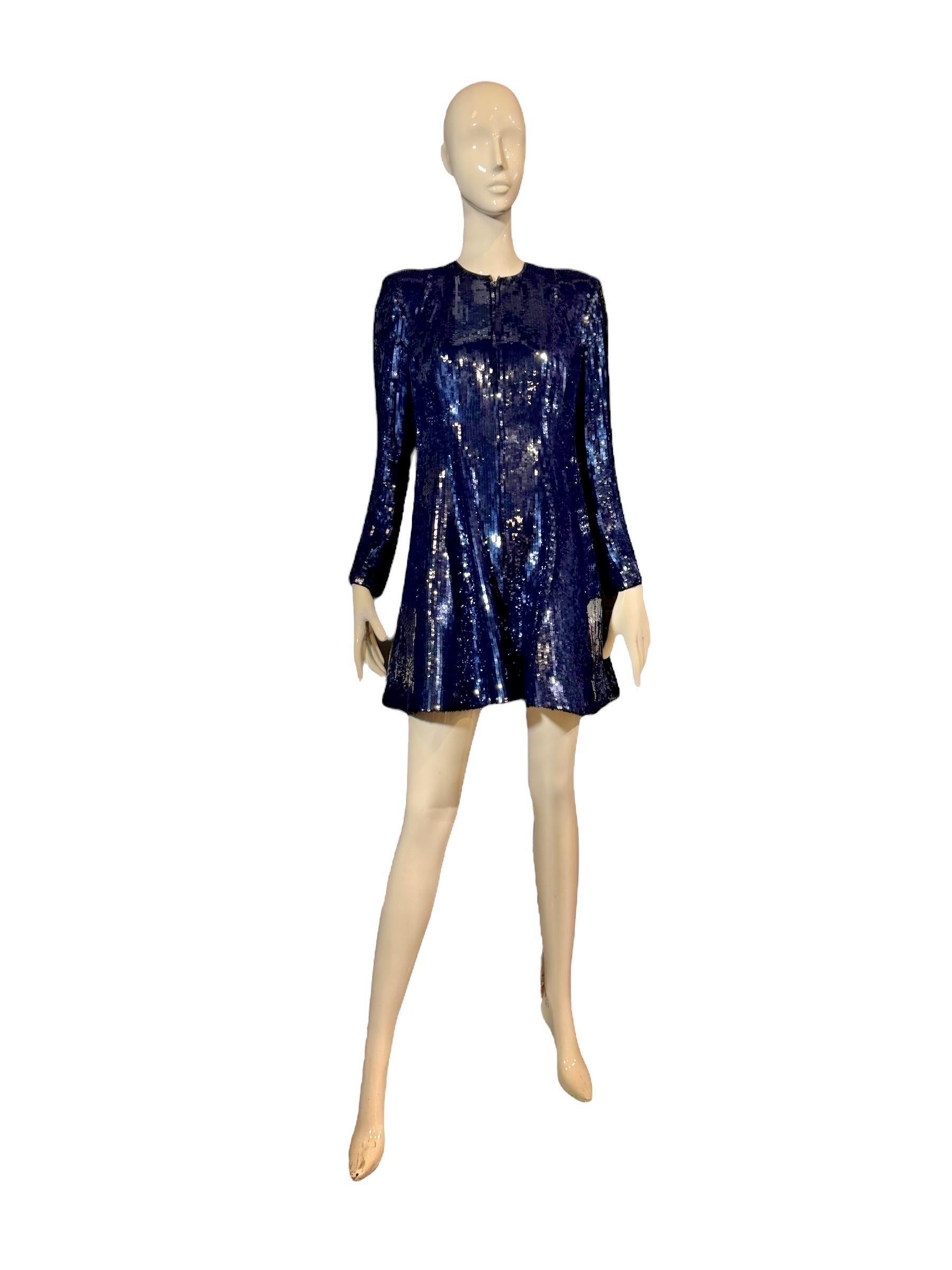 De las mujeres Conjunto de vestido/top estructurado de lentejuelas azules y pantalones de cintura alta John Anthony Couture en venta