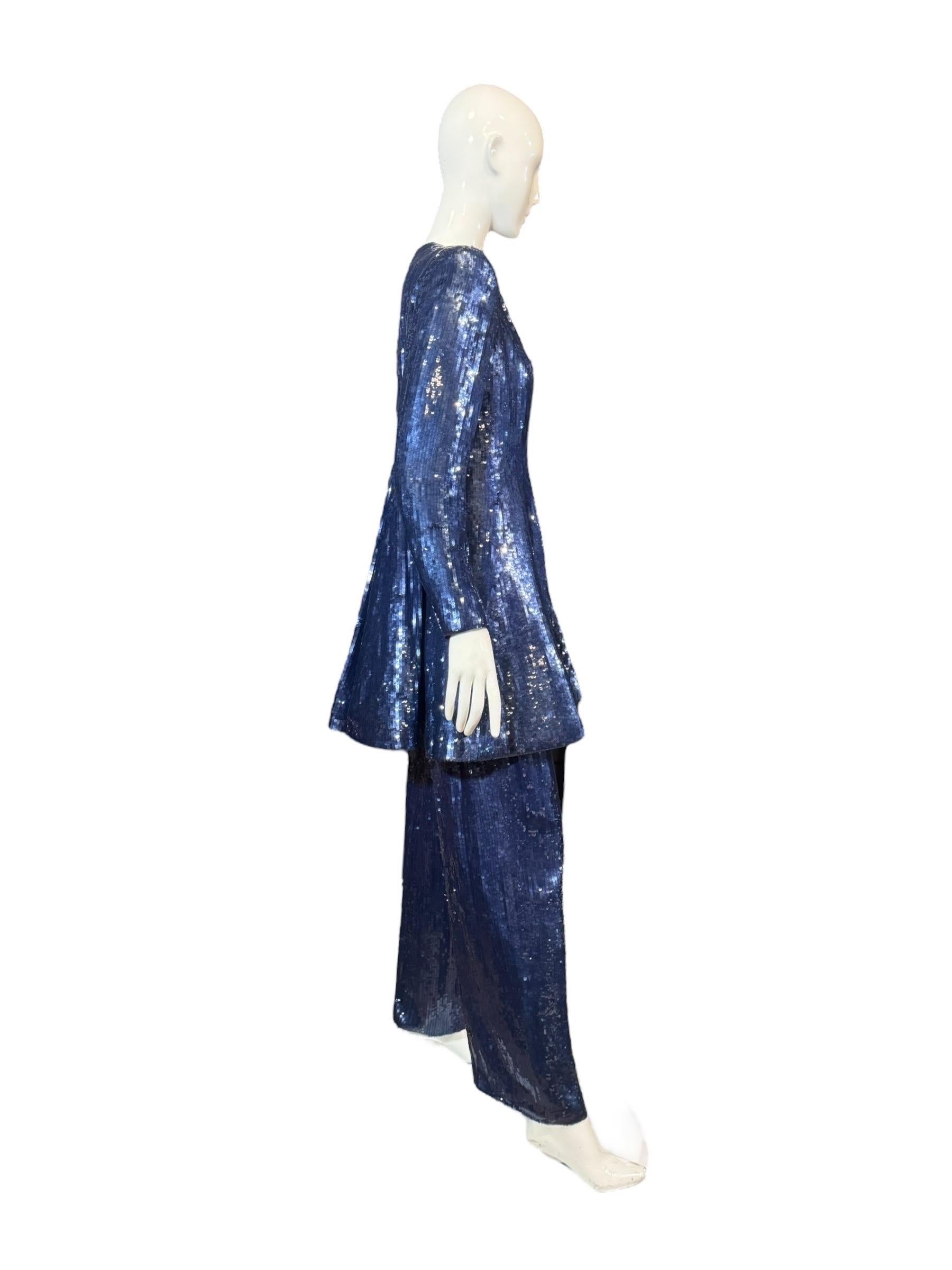 Conjunto de vestido/top estructurado de lentejuelas azules y pantalones de cintura alta John Anthony Couture en venta 2