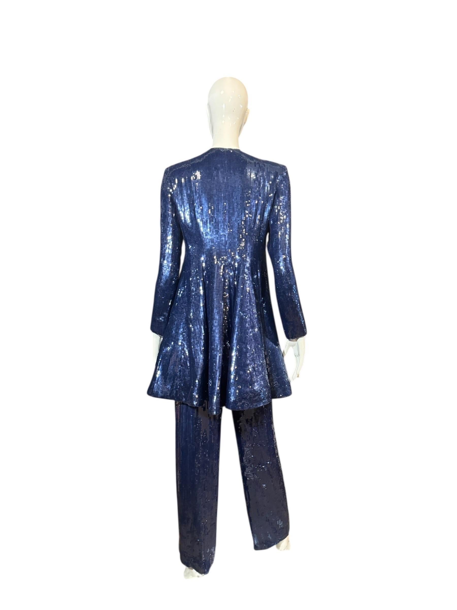Conjunto de vestido/top estructurado de lentejuelas azules y pantalones de cintura alta John Anthony Couture en venta 4