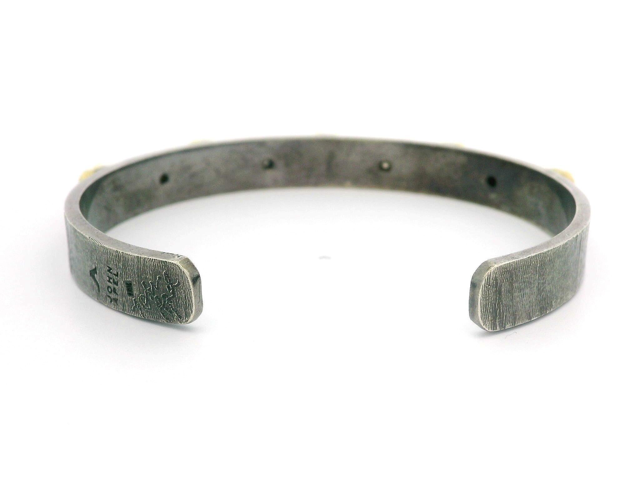 Donna John Apel Bracciale Arena aperto in argento e oro 18 ct. con diamanti e lapis, testurizzato in vendita