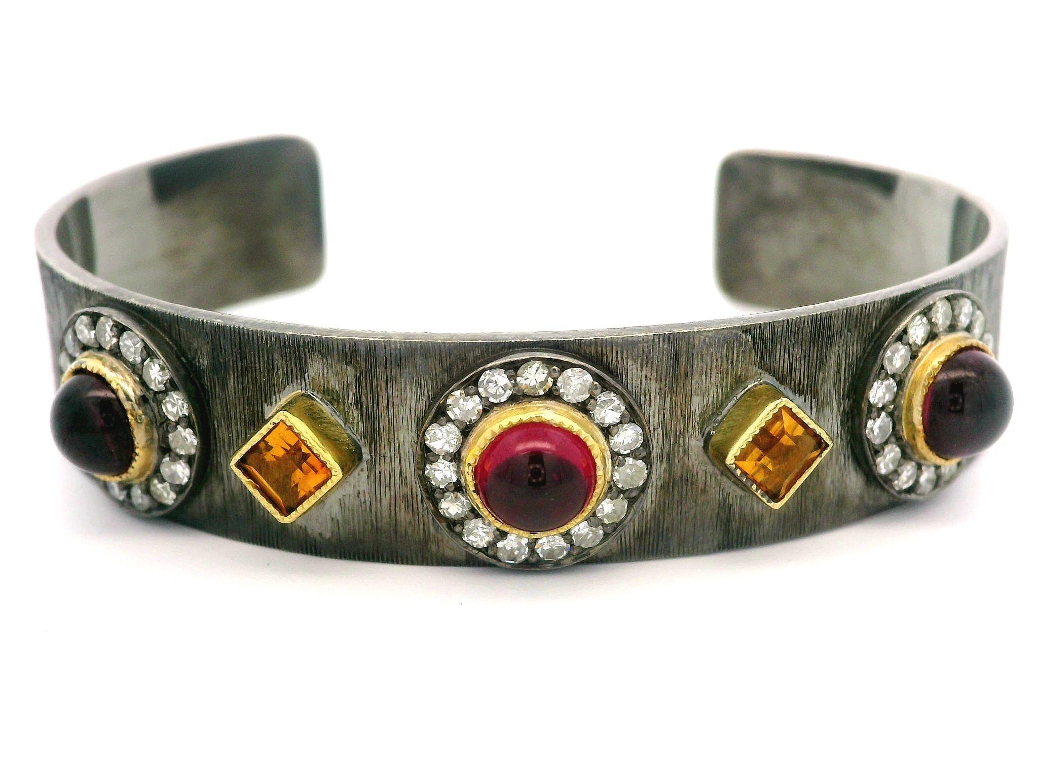 Cabochon John Apel Bracciale in argento e oro 18k con granato, citrino, diamante e Arena in vendita
