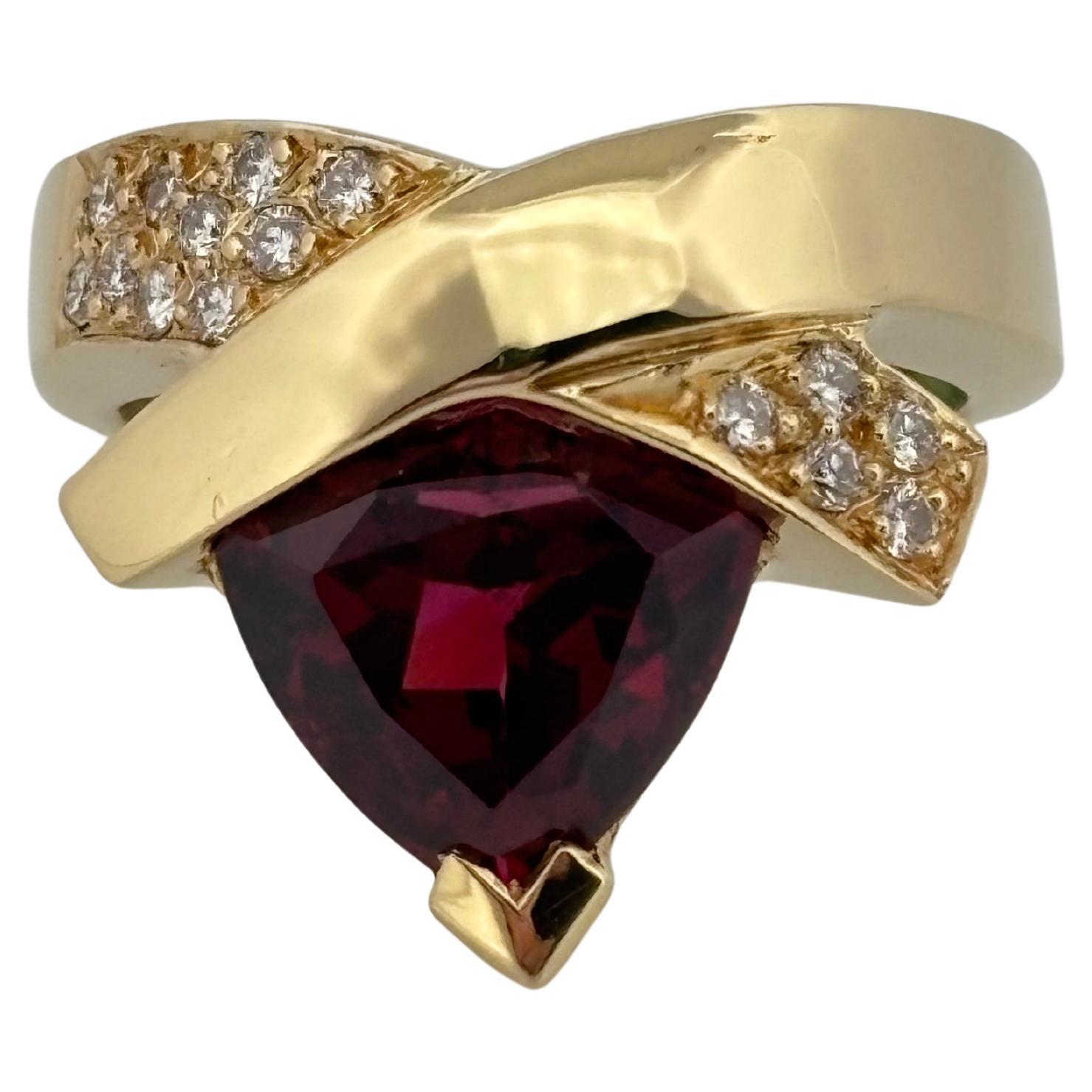 John Atencio Anello in oro giallo 18 carati con granato trillion da 3,40 carati e diamanti da 0,22 carati
