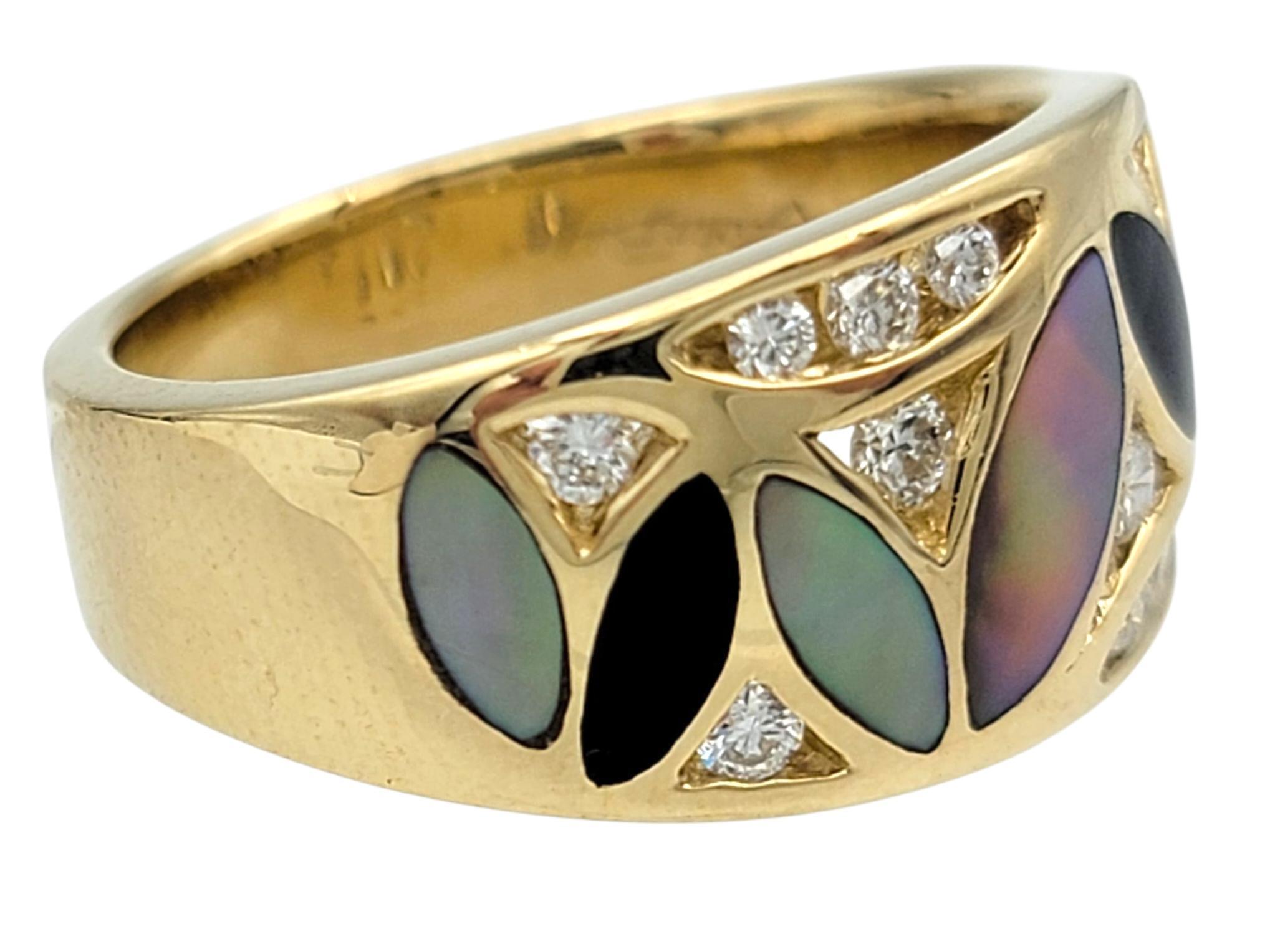 Taglio brillante Anello a fascia con diamanti, onice e madreperla di John Bagley in oro giallo 14 carati in vendita