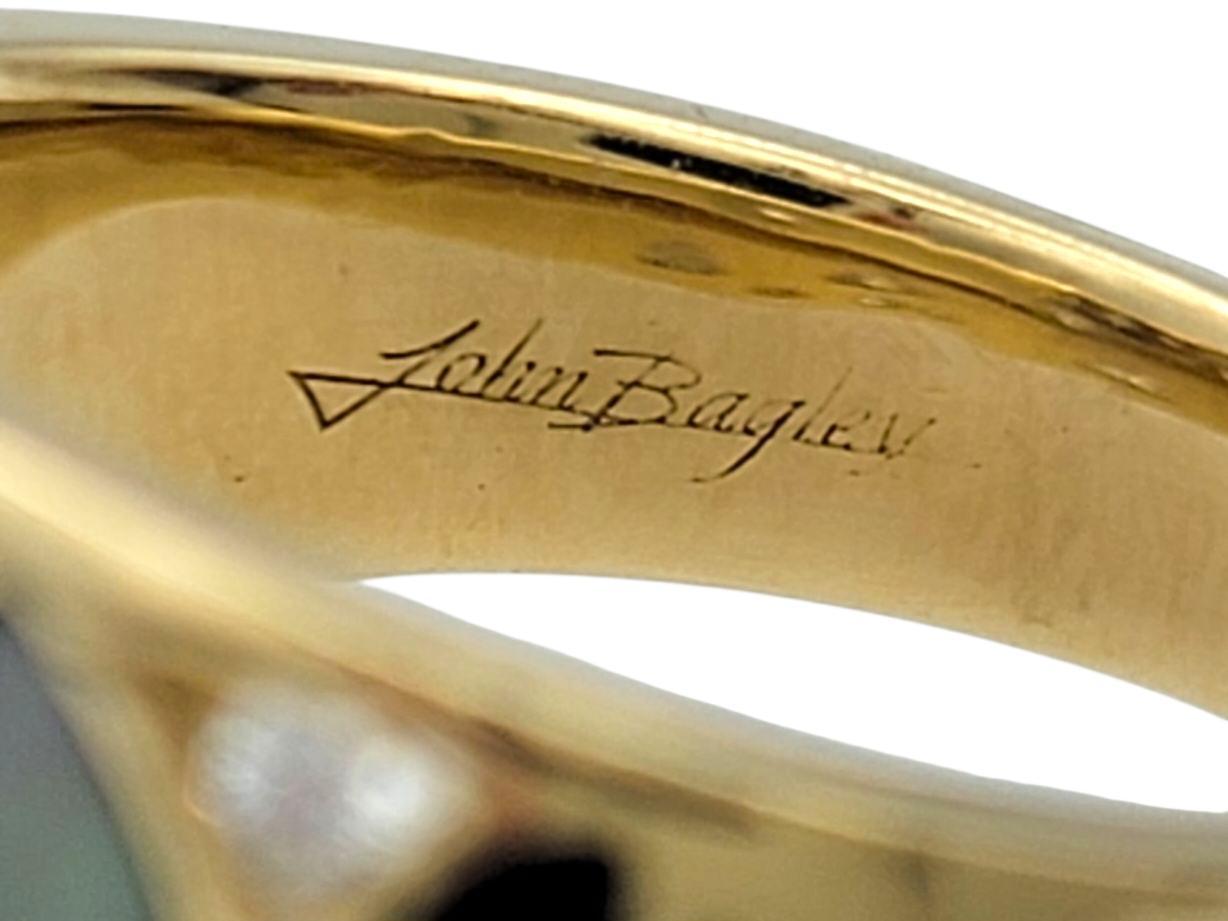 da uomo o donna Anello a fascia con diamanti, onice e madreperla di John Bagley in oro giallo 14 carati in vendita