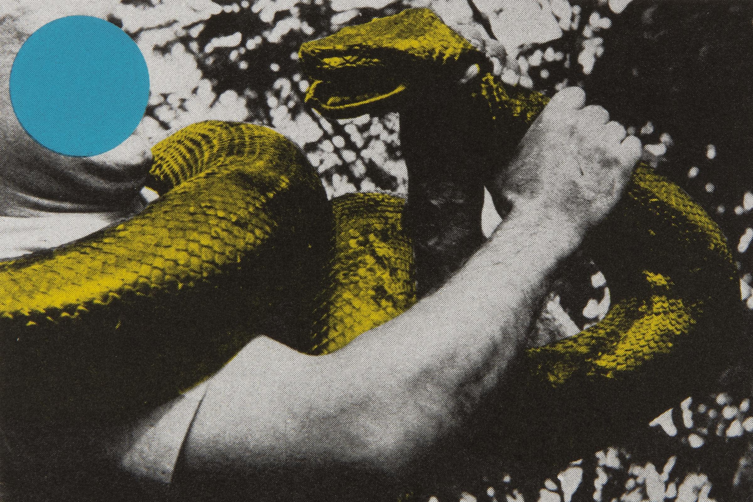 John Baldessari - Homme avec serpent, Pop Art, Art conceptuel, Tirage signé en vente 4