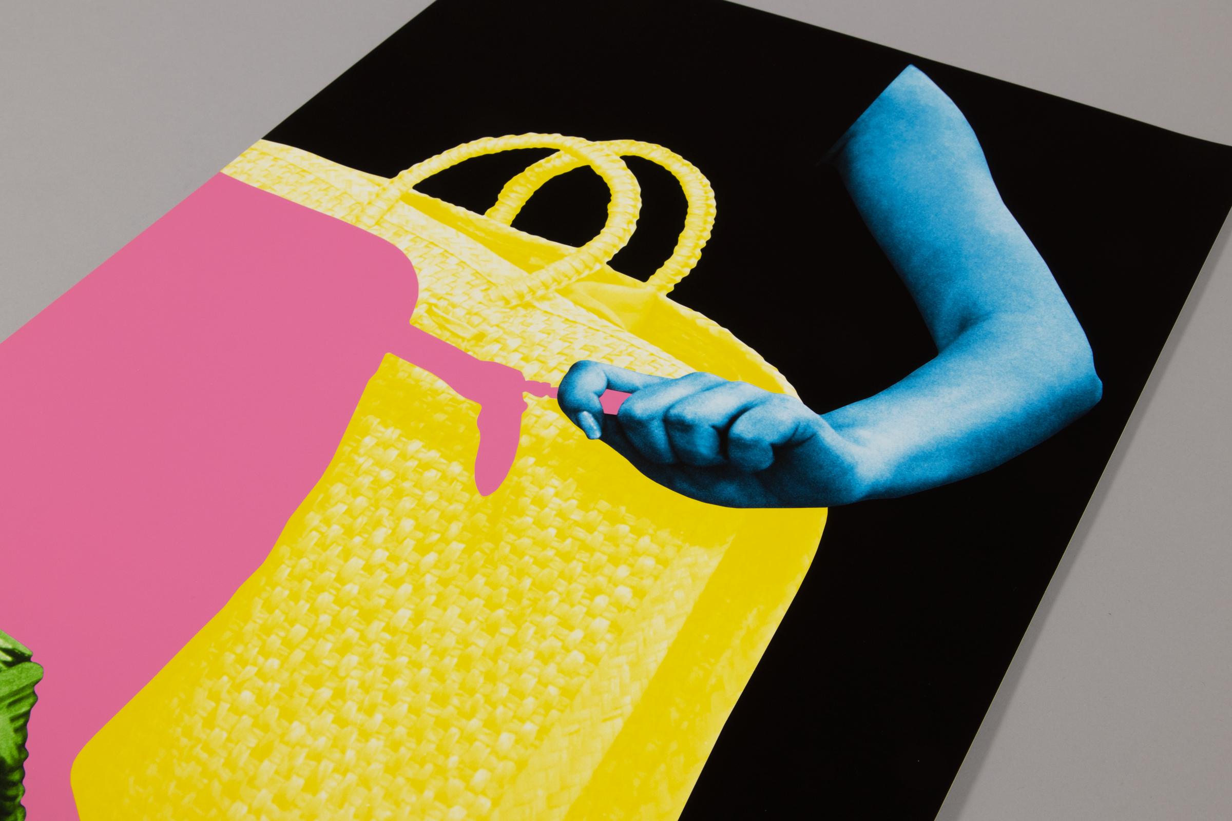 John Baldessari, deux sacs et porte-enveloppe - Art conceptuel, imprimé signé en vente 2