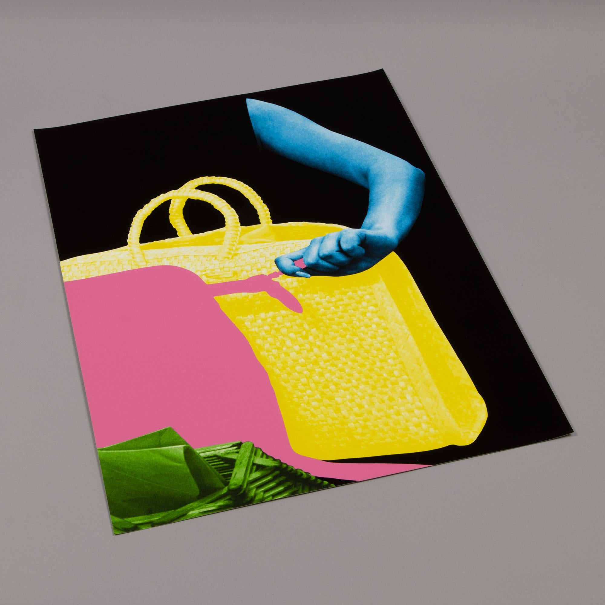 John Baldessari, deux sacs et porte-enveloppe - Art conceptuel, imprimé signé en vente 3