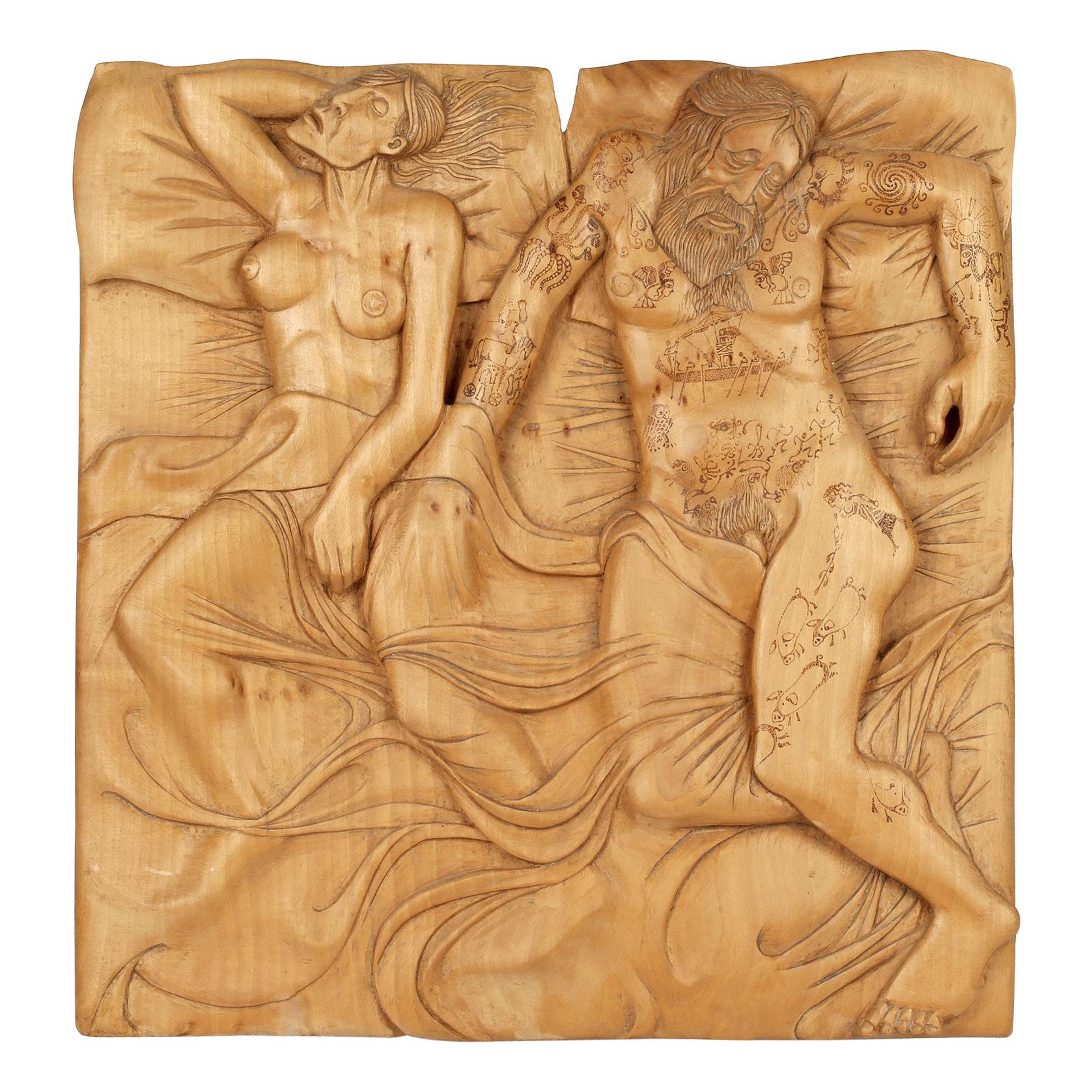 John Baldwin Nudefarbenes Paar im Bett, handgeschnitzte skulpturale Holzplakette, John Baldwin