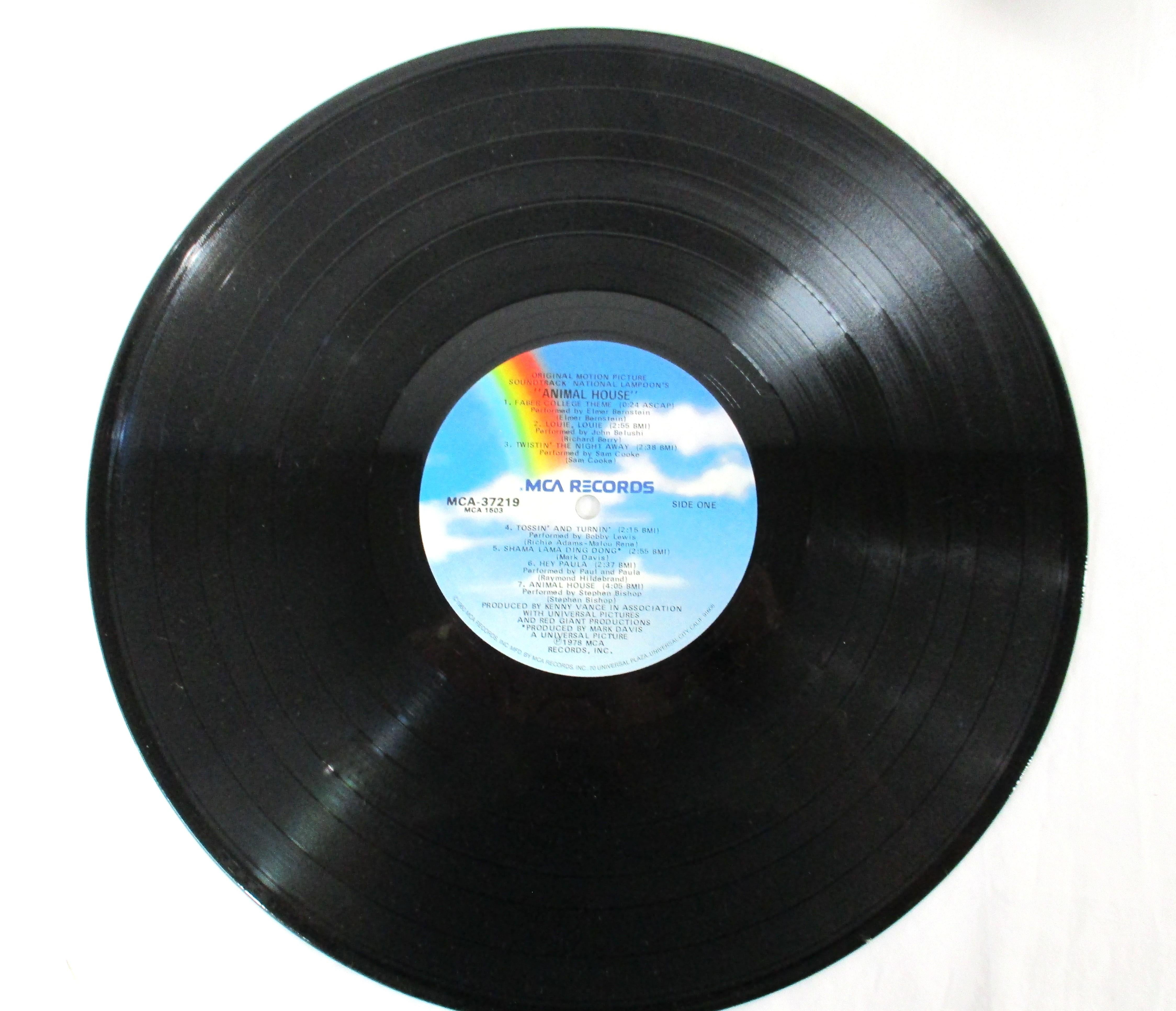 Album de disques Animal House autographié par John Belushi en vente 8