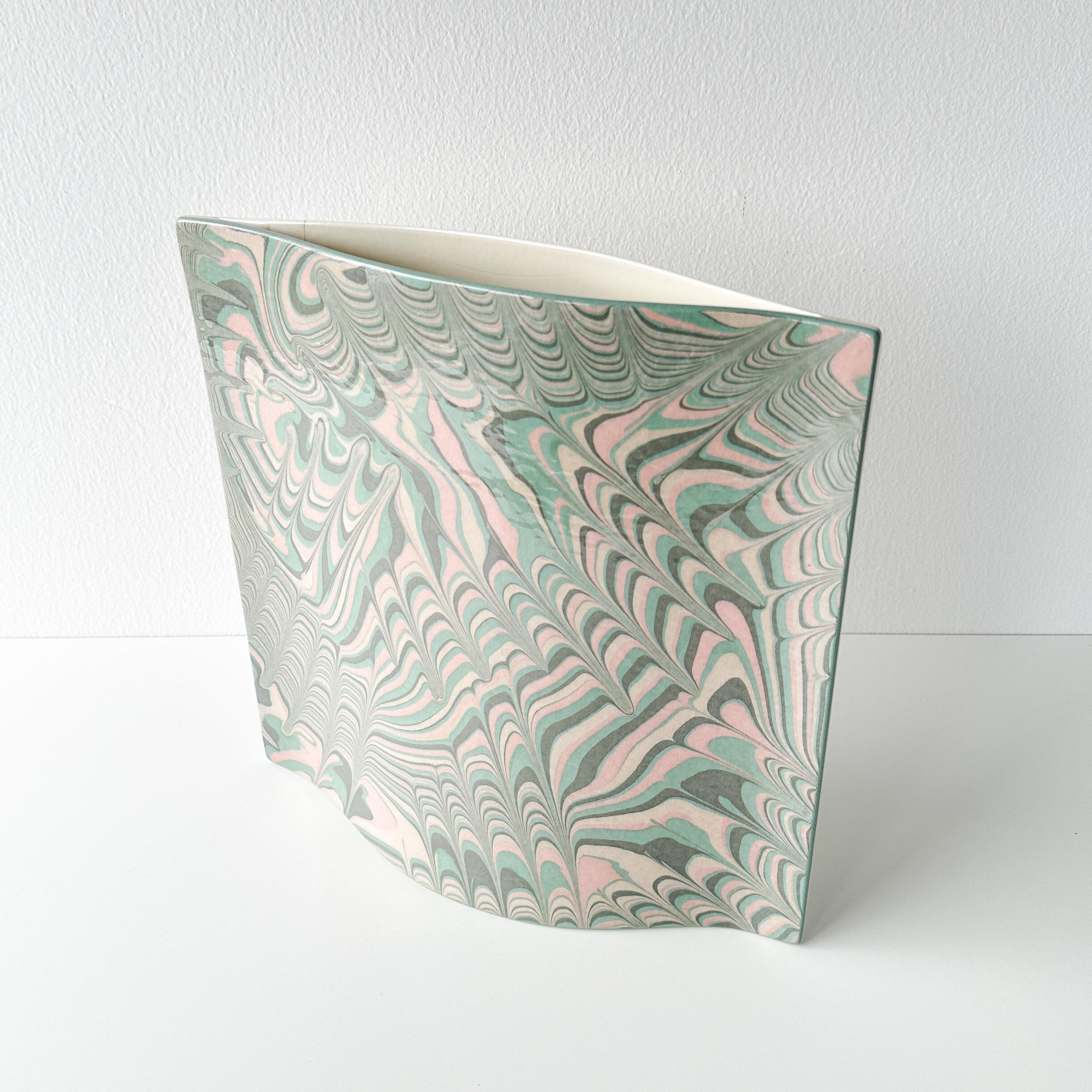 Vase postmoderne à glaçure marbrée John Bergen en vente 3