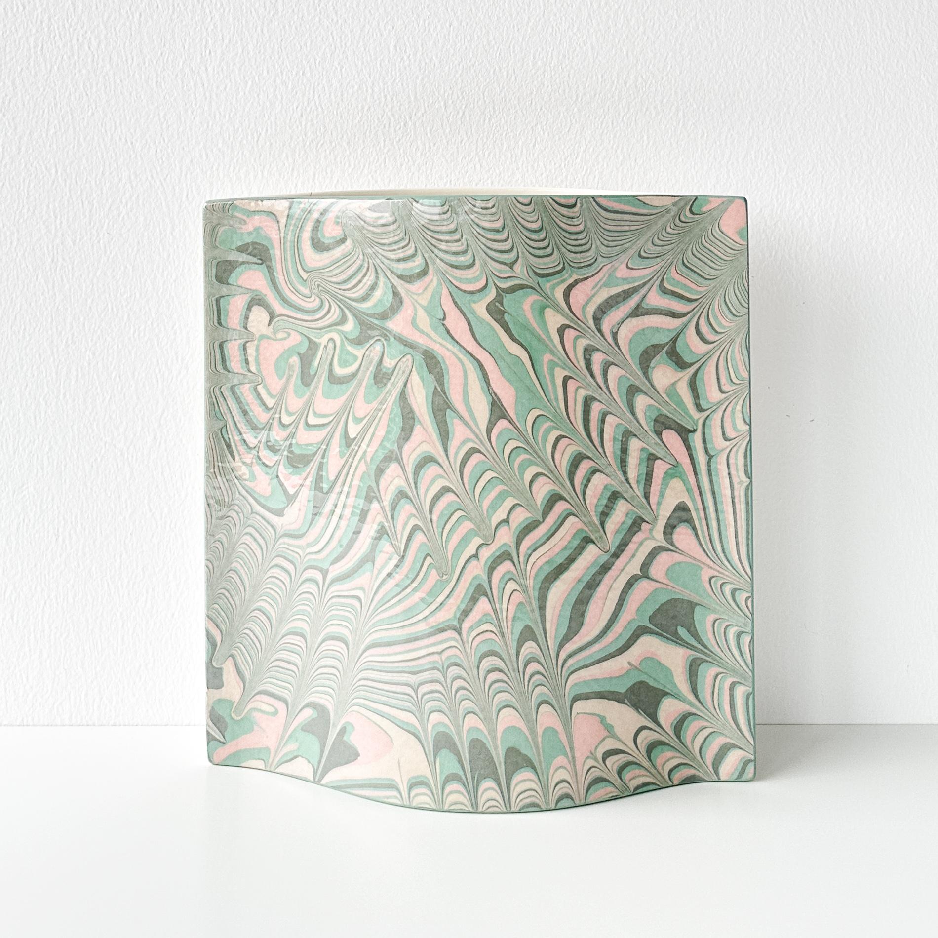 Vase postmoderne à glaçure marbrée John Bergen en vente 4