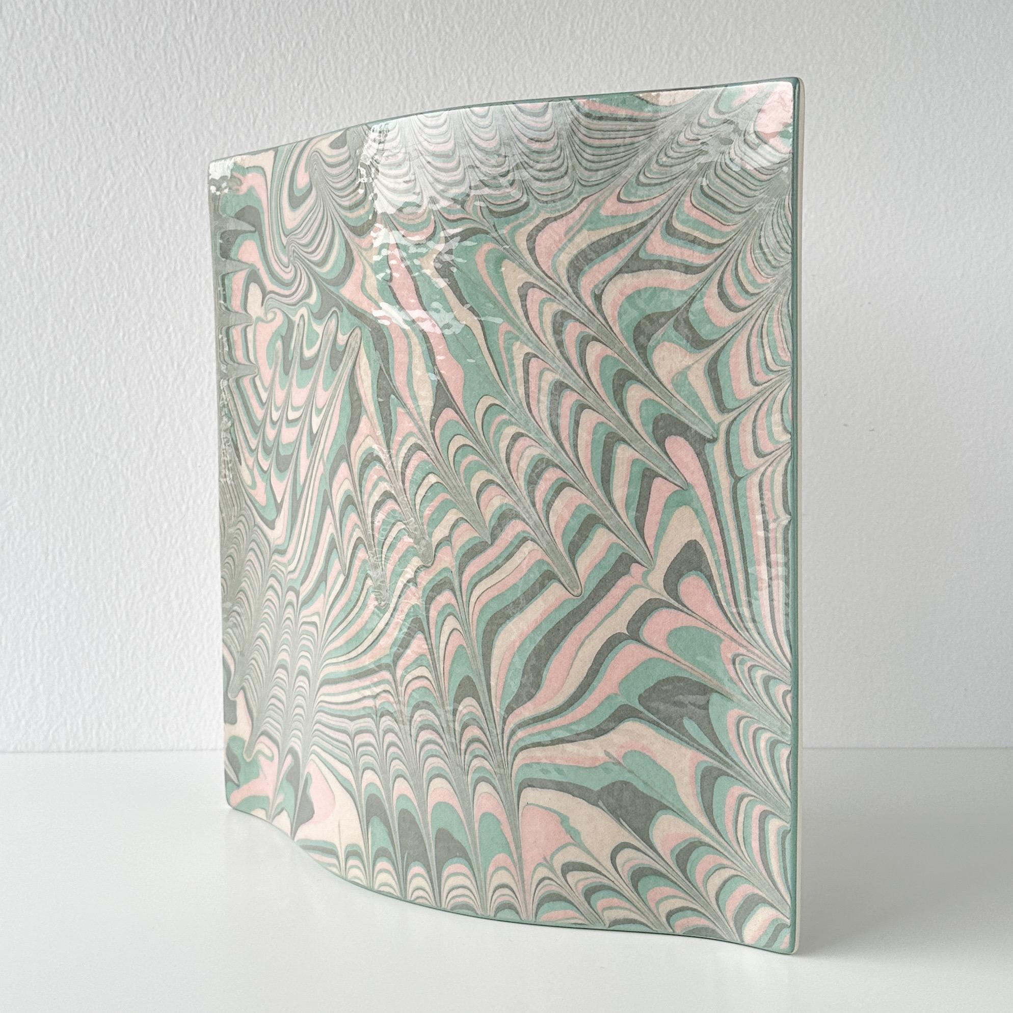 Postmoderne Vase postmoderne à glaçure marbrée John Bergen en vente
