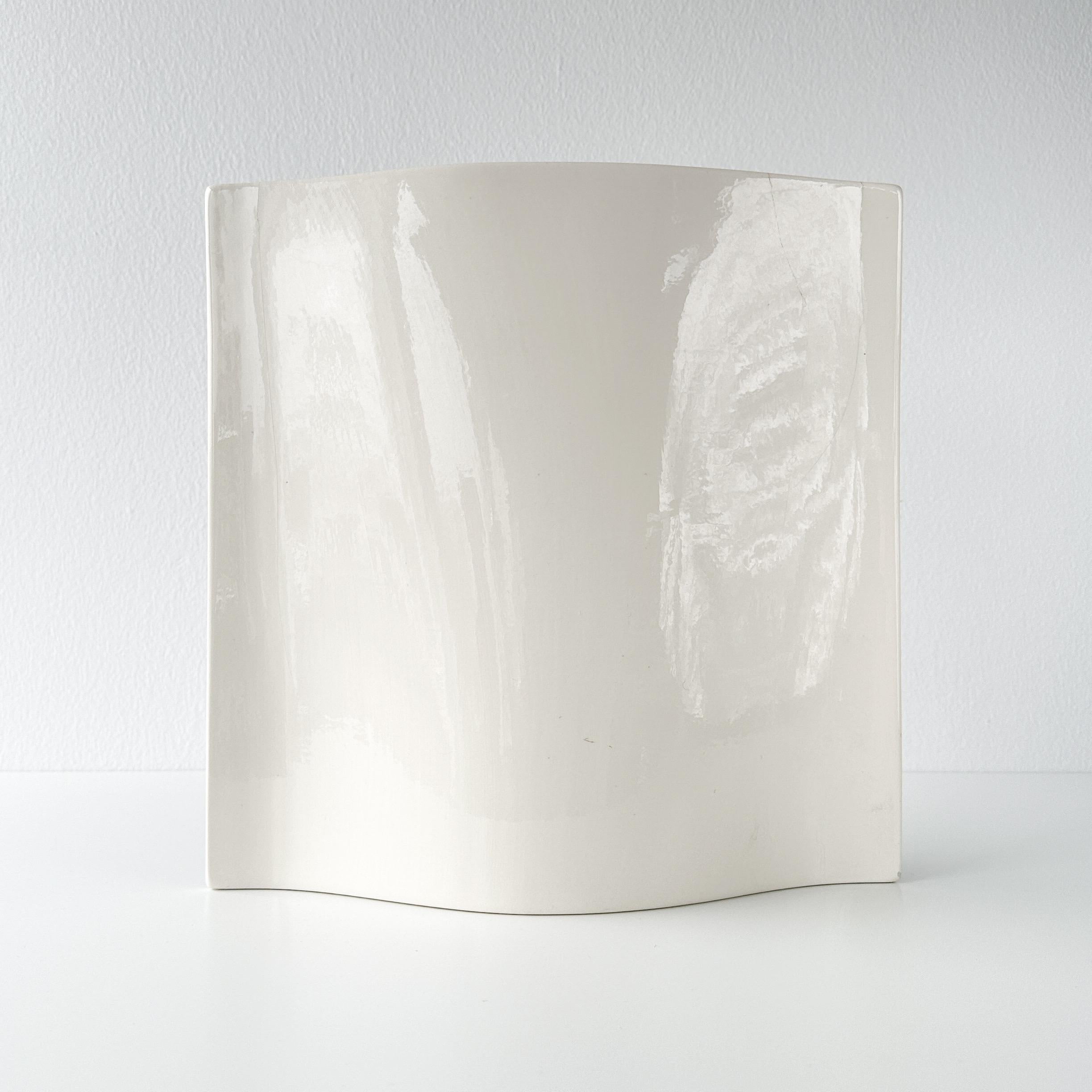 Vernissé Vase postmoderne à glaçure marbrée John Bergen en vente