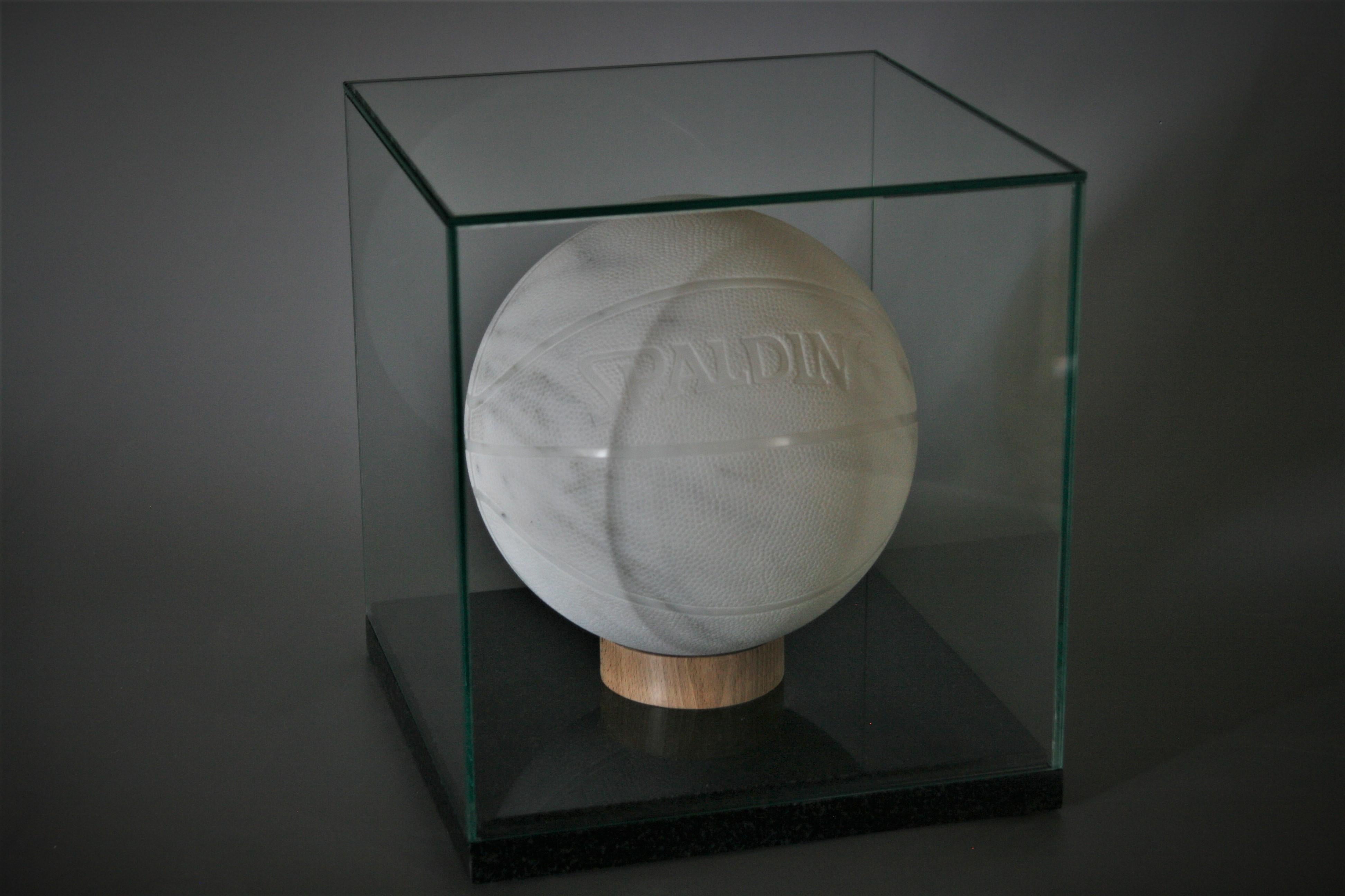 “Basket Ball” - Marble sculpture For Sale 1