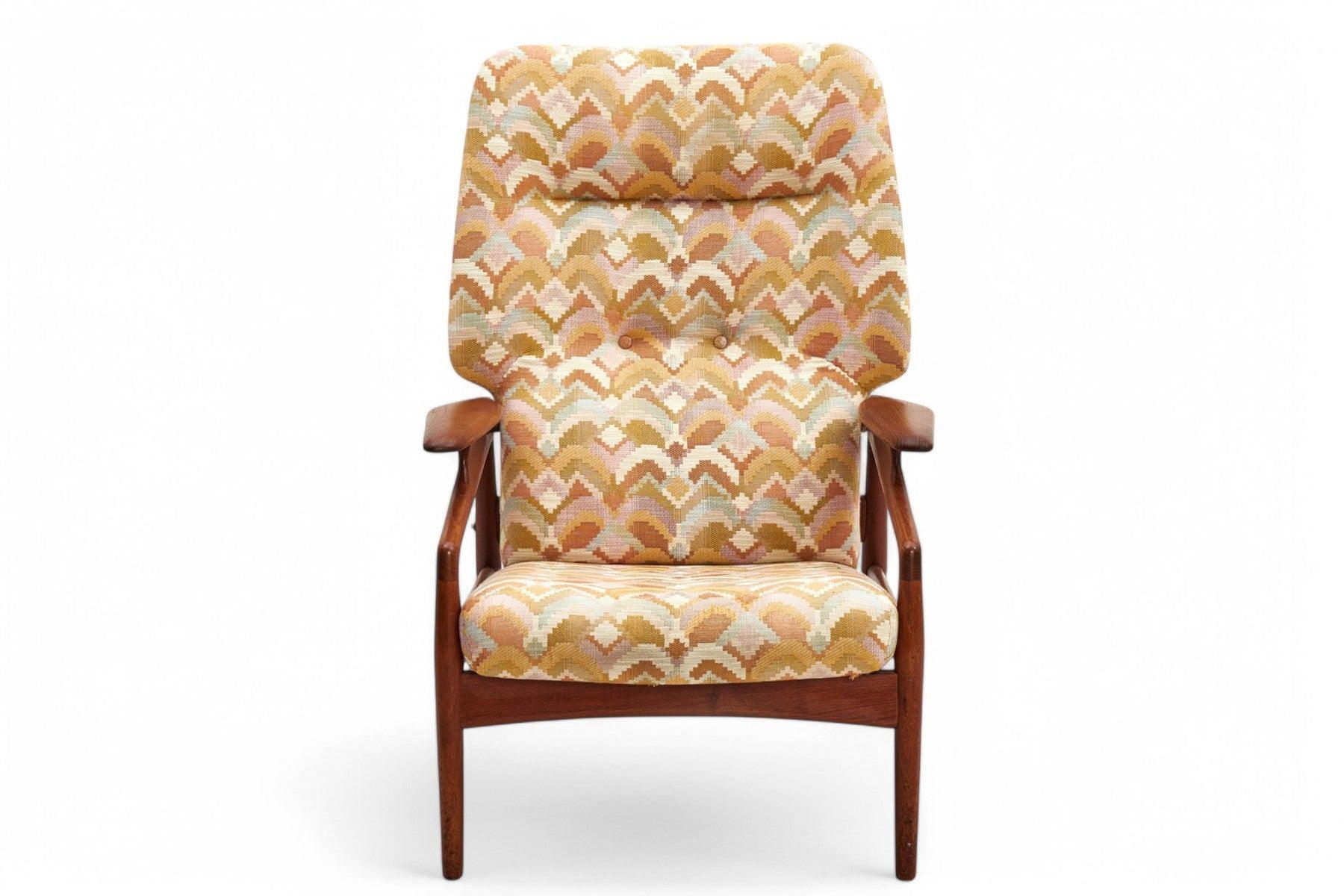 Herkunft: Dänemark
Designer: John Bone
Hersteller: A Mikael Laursen
Epoche: 1950er Jahre
MATERIALIEN: Teakholz
Abmessungen: 28″ breit x 26″ tief x 39″ hoch