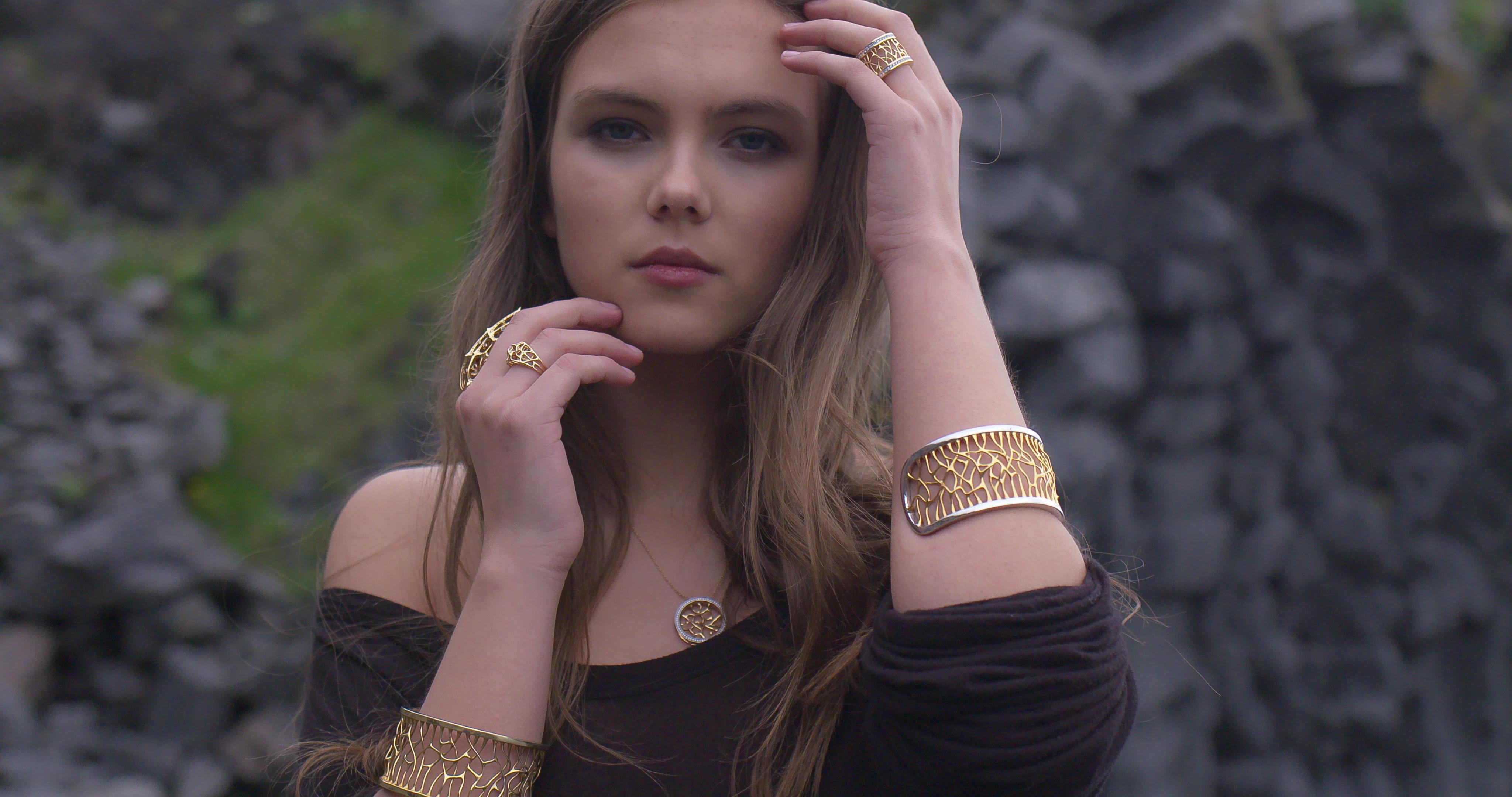 18 Karat Gold und Diamant-Web-Halskette von John Brevard Damen im Angebot