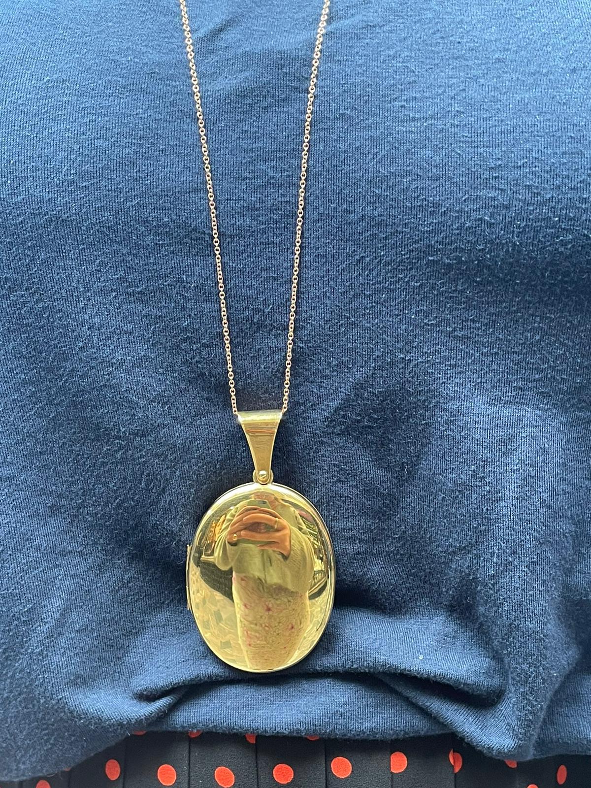 John Brogden, médaillon ovale en or jaune 18 carats, c. 1870 en vente 3