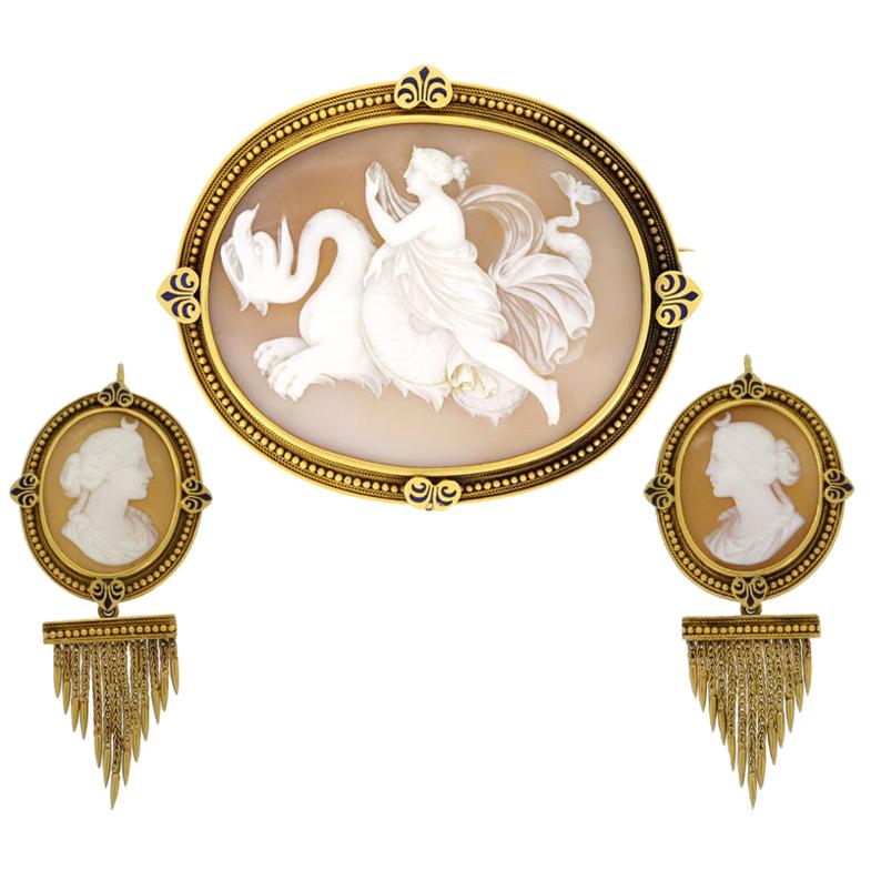 Broche et boucles d'oreilles en camée de coquillage de John Brogden, anglais, vers 1870