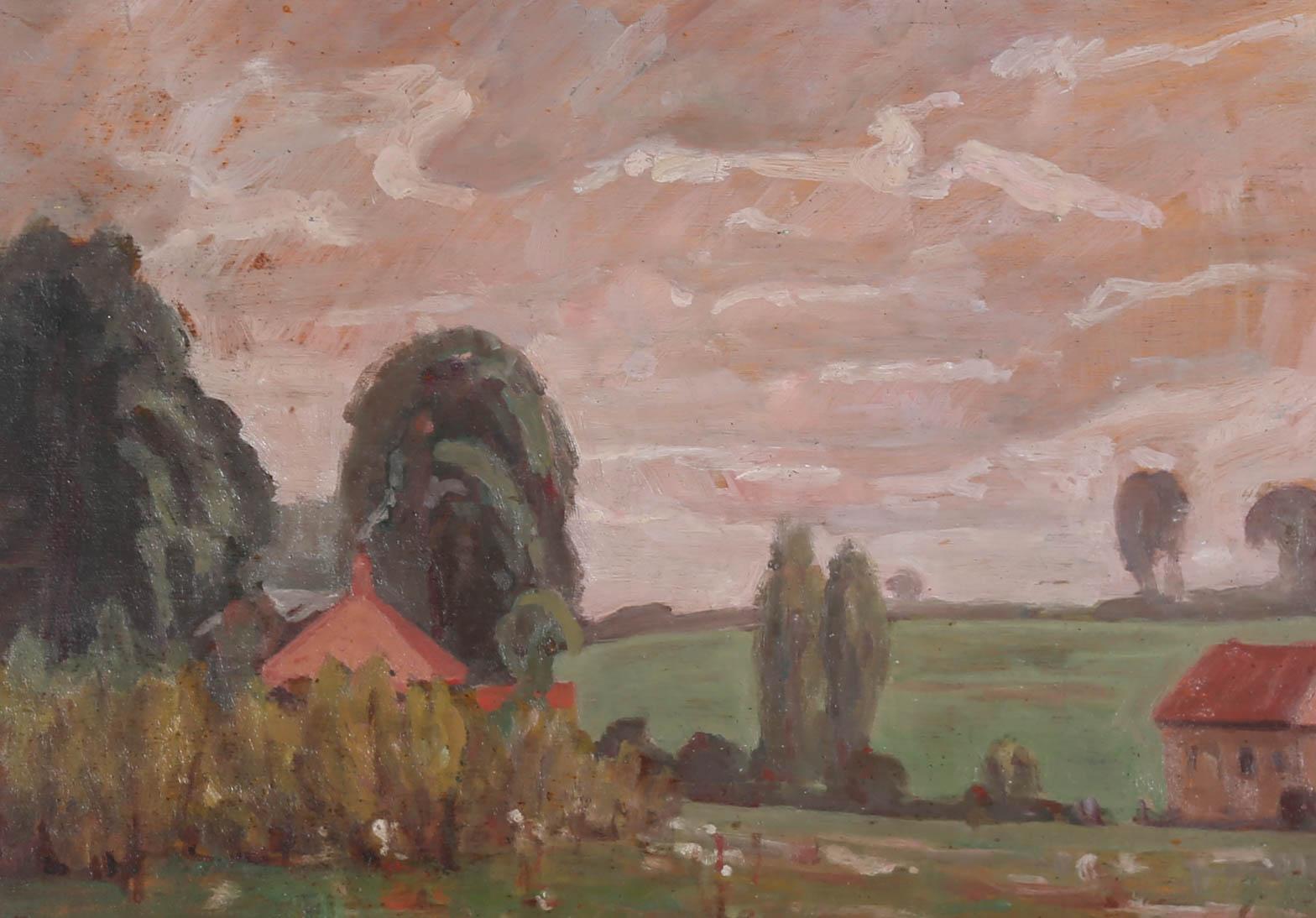 Un'affascinante scena di paesaggio che si affaccia su una pittoresca fattoria mentre il sole al tramonto proietta una calda luce sui campi. Dipinto in una tavolozza tenue in stile metà secolo. Firmato con un piccolo monogramma in basso a sinistra.
