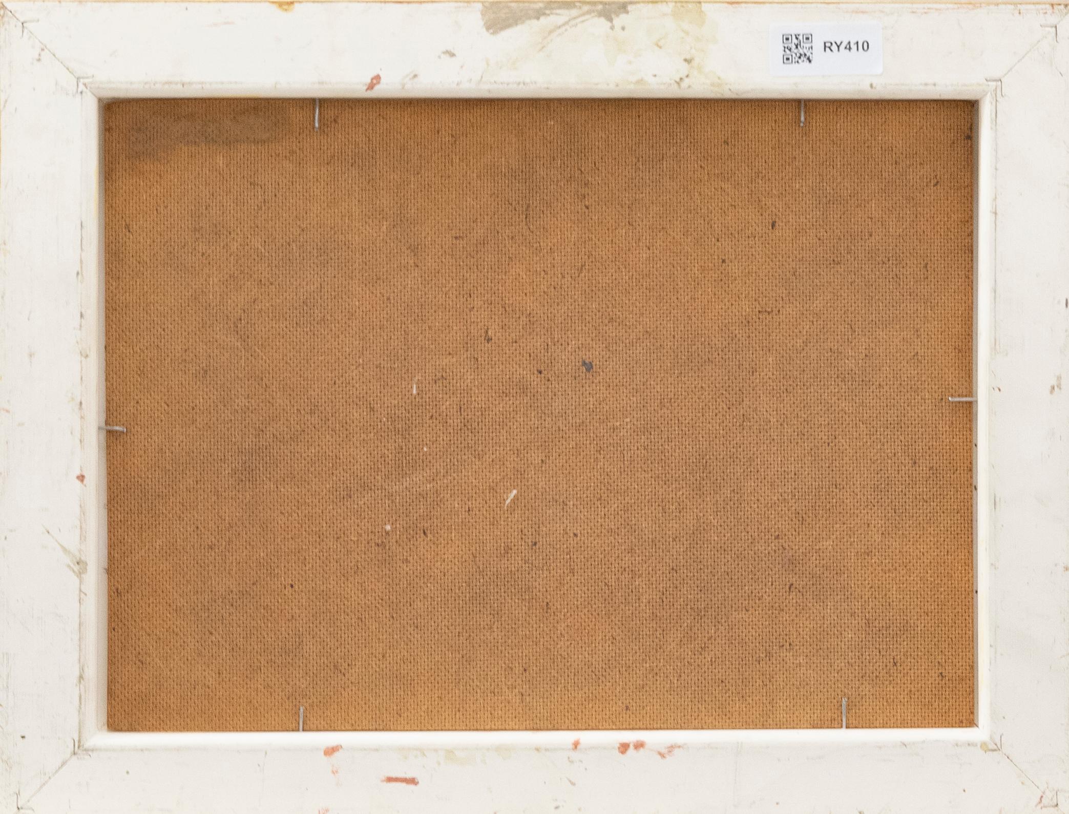 Un delizioso studio di una fattoria che si affaccia sui campi nella luce della sera. Dipinto in una tavolozza tenue in stile metà secolo. L'artista ha apposto un monogramma in basso a sinistra. Presentato in una cornice dorata con finestra in legno.
