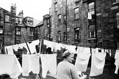 Signora con il bucato, Greenoch, 1960 circa - John Bulmer (Fotografia)