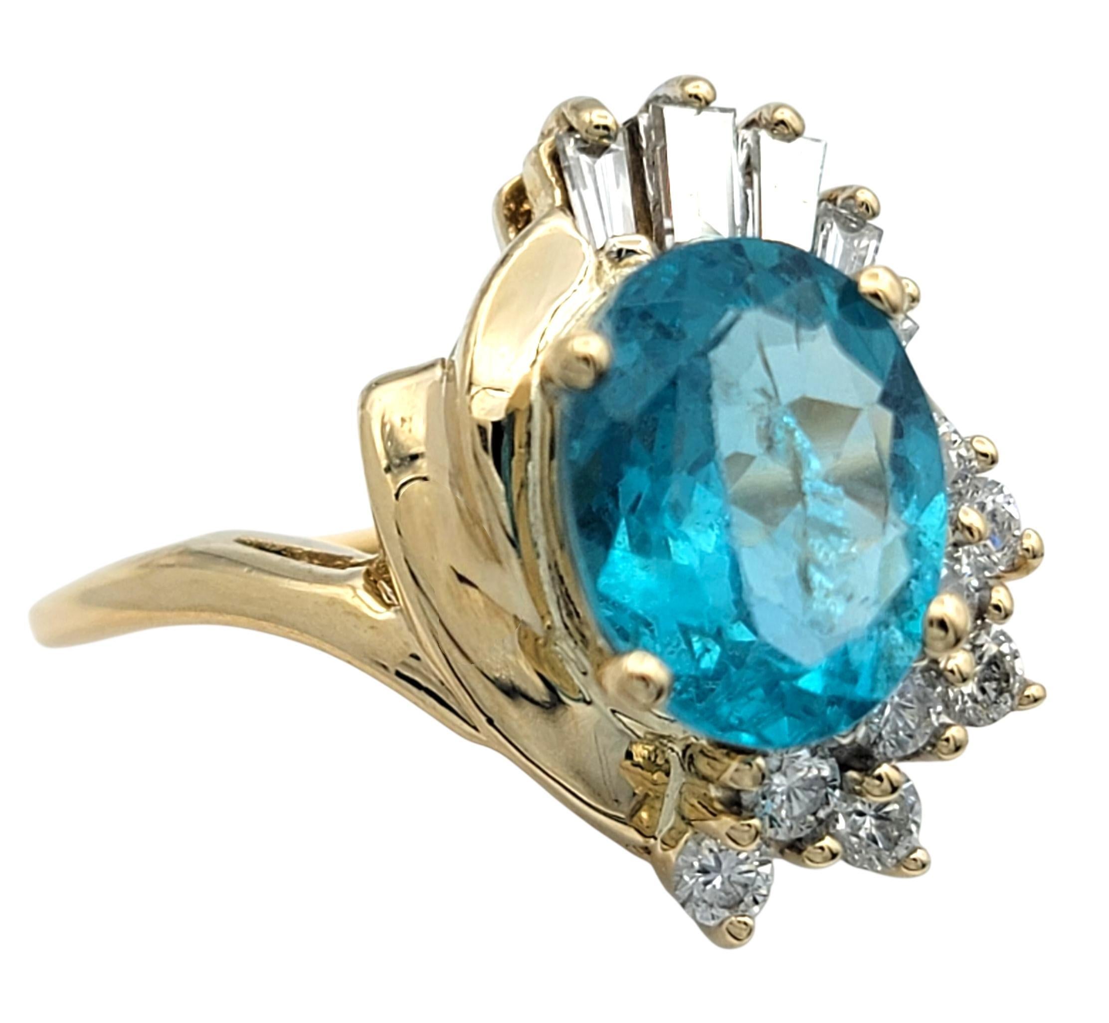 Taille ovale John C.C. Cinker Bague cocktail en or jaune 14 carats avec apatite et diamant de taille ovale en vente