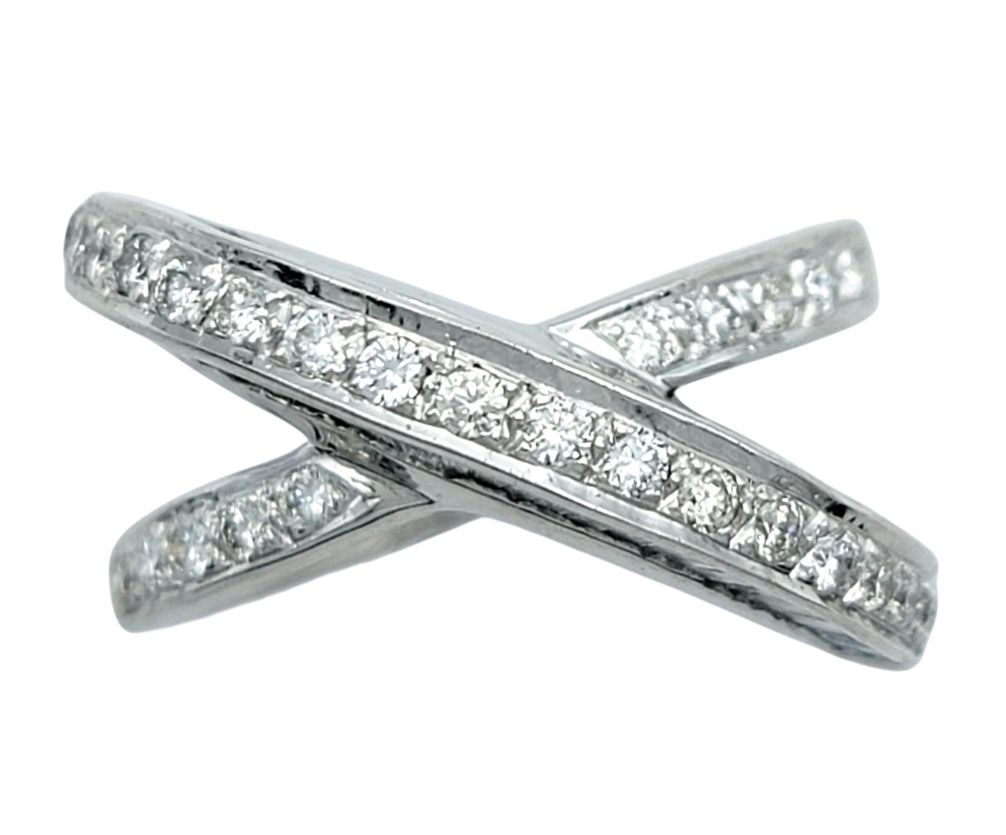 John C. Rinker Round and Baguette Diamond Criss Cross Band Ring in 18 Karat Gold In Good Condition For Sale In Scottsdale, AZ