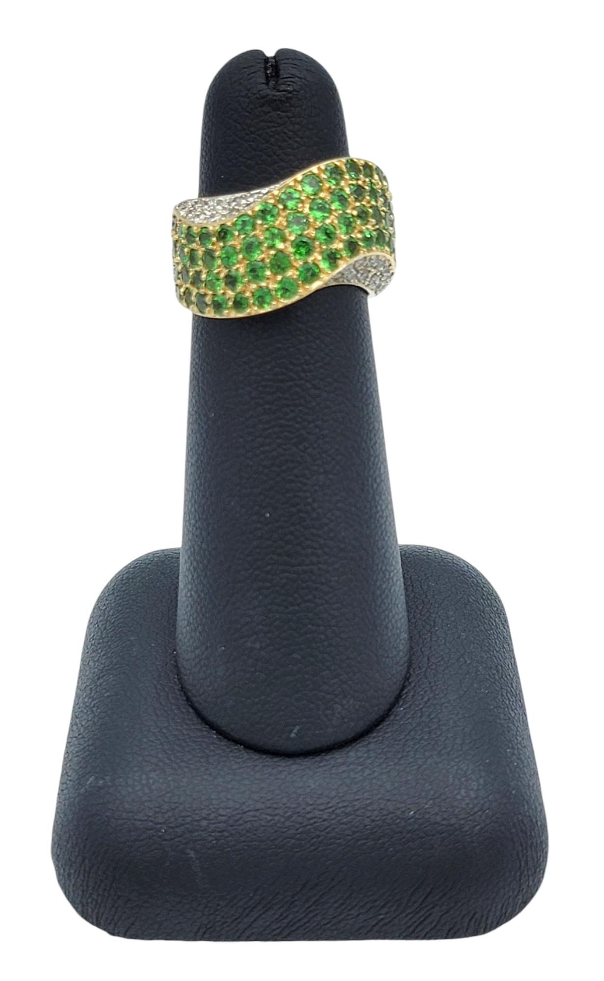 John C. Rinker, bague jonc ondulé en or jaune 14 carats, tsavorite et diamants en vente 2