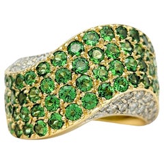 John C. Rinker Wavy Bandring aus 14 Karat Gelbgold mit Tsavorit und Diamanten