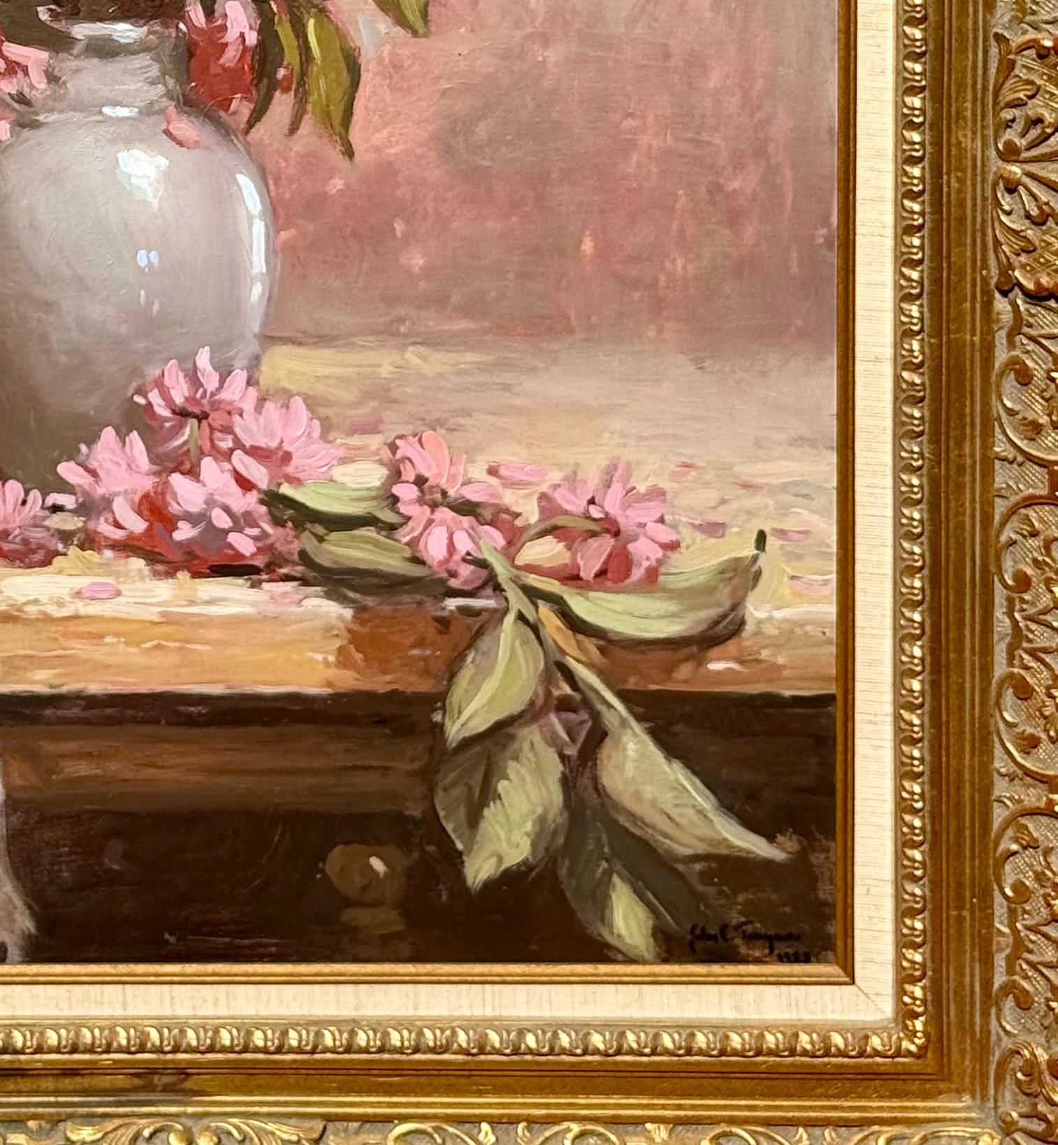 Bodegón de flores en un jarrón - Painting de John C. Traynor