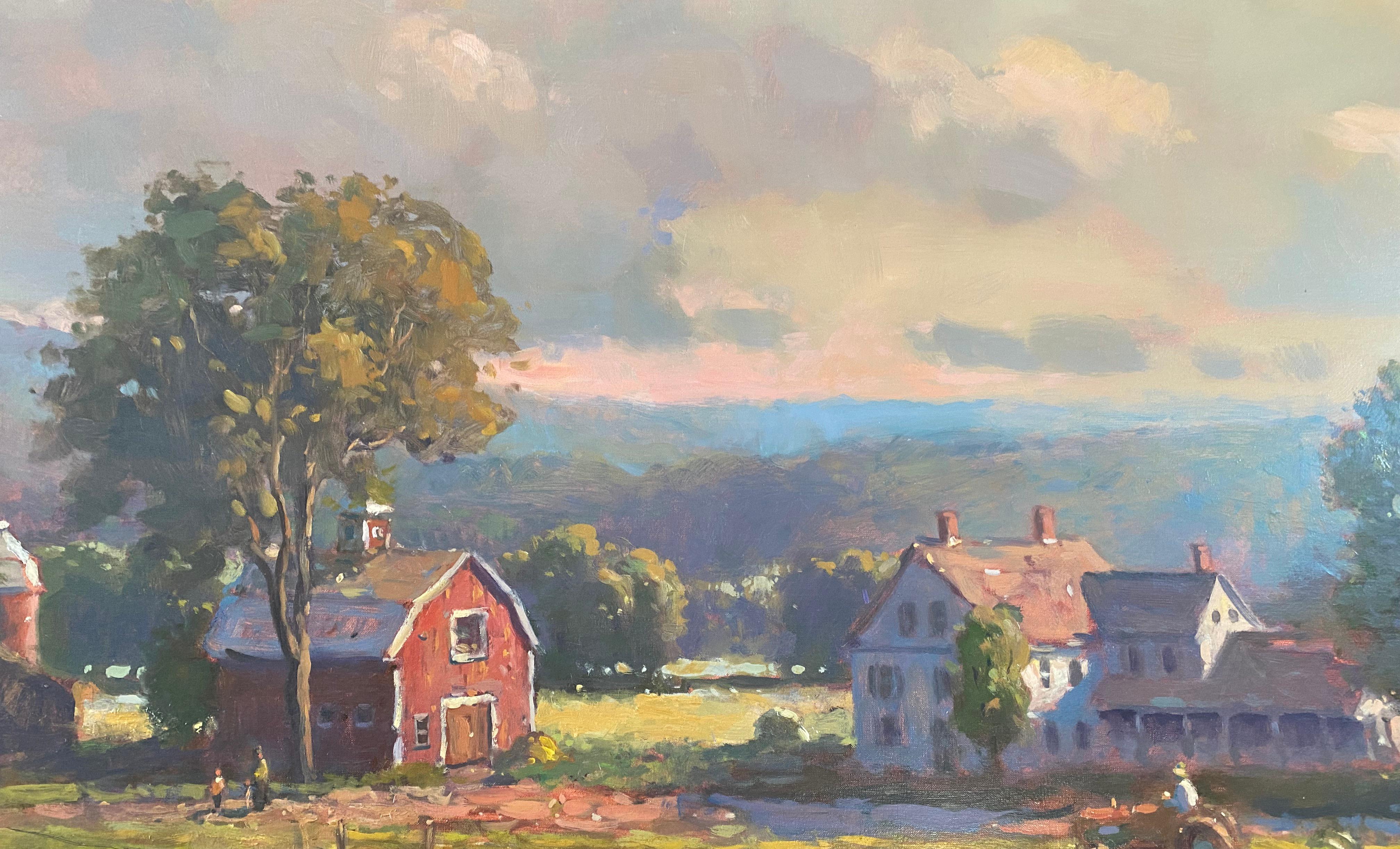 Cette grande peinture à l'huile de John Traynor représente une scène de la Nouvelle-Angleterre. Des vaches sont visibles devant une longue clôture de piquets, avec une grange et une maison rouges derrière la clôture et des arbres verts luxuriants de