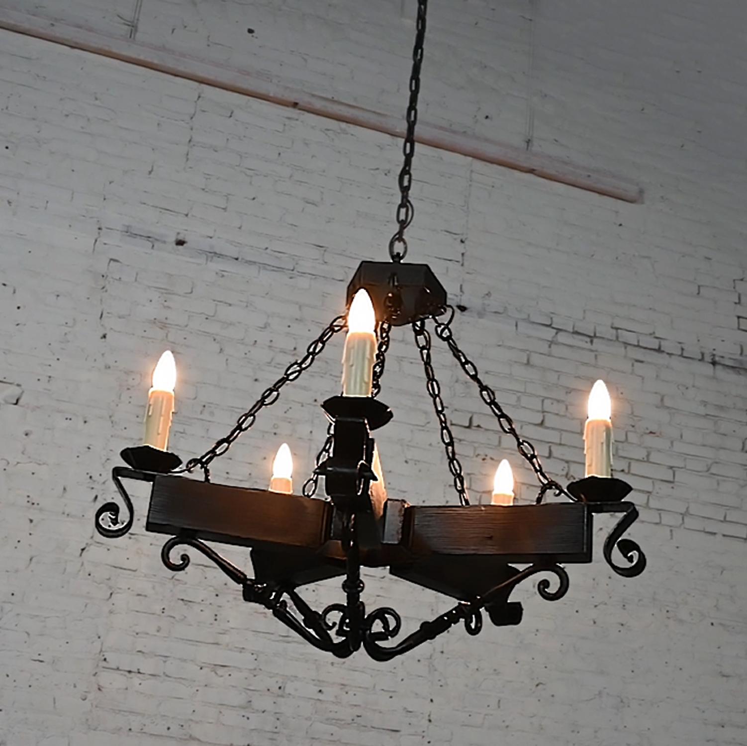 A.I.C. Cirden Lights Light suspendue de style gothique médiéval ou Revive espagnole  en vente 5