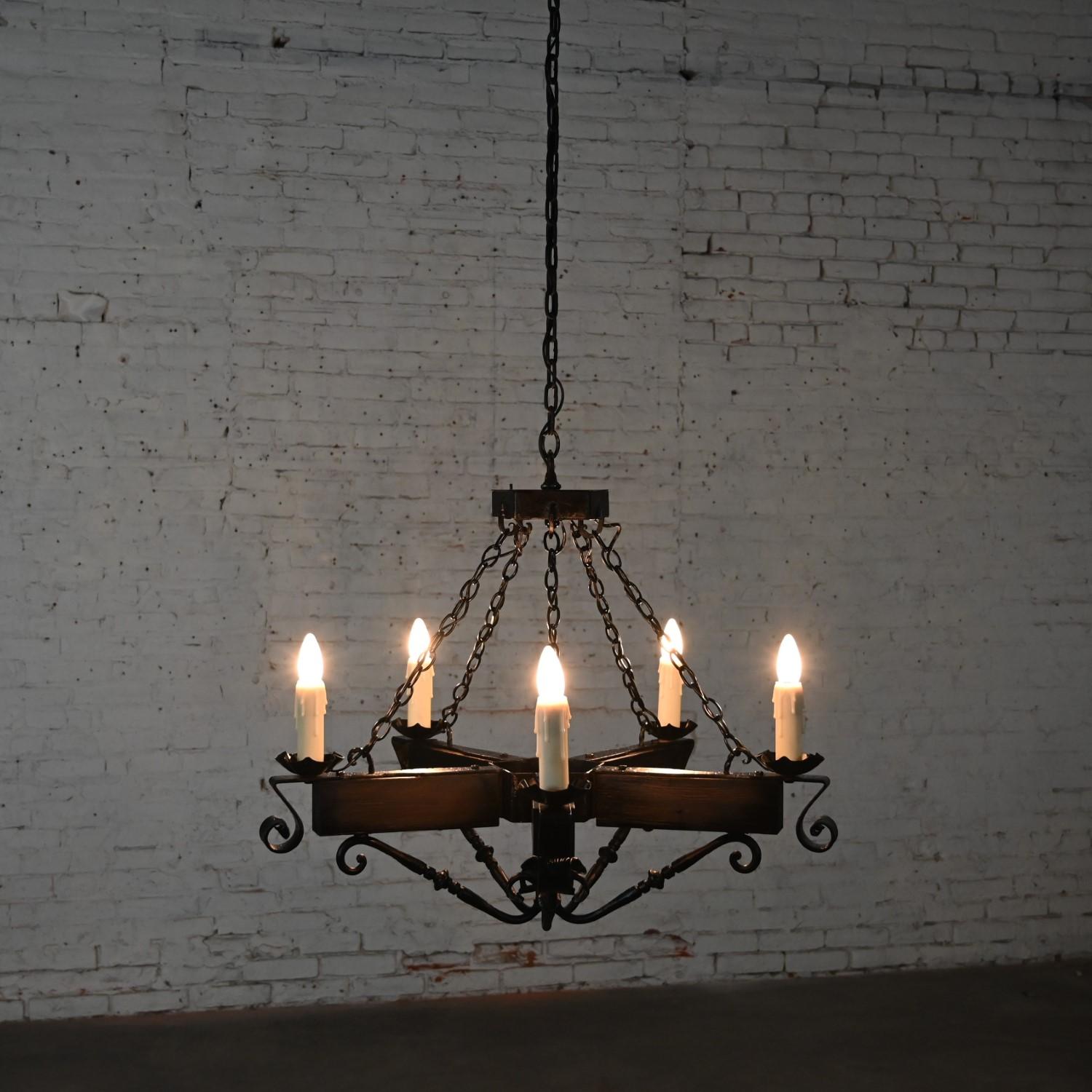 A.I.C. Cirden Lights Light suspendue de style gothique médiéval ou Revive espagnole  en vente 6