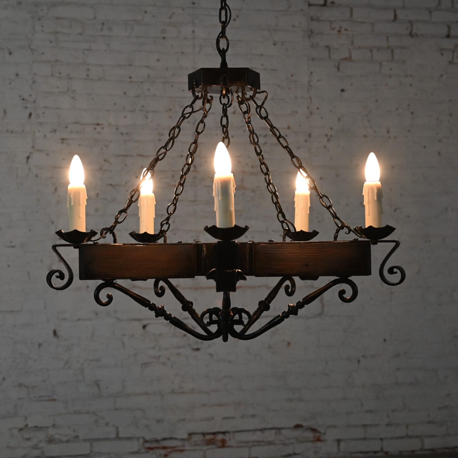 A.I.C. Cirden Lights Light suspendue de style gothique médiéval ou Revive espagnole  en vente 7