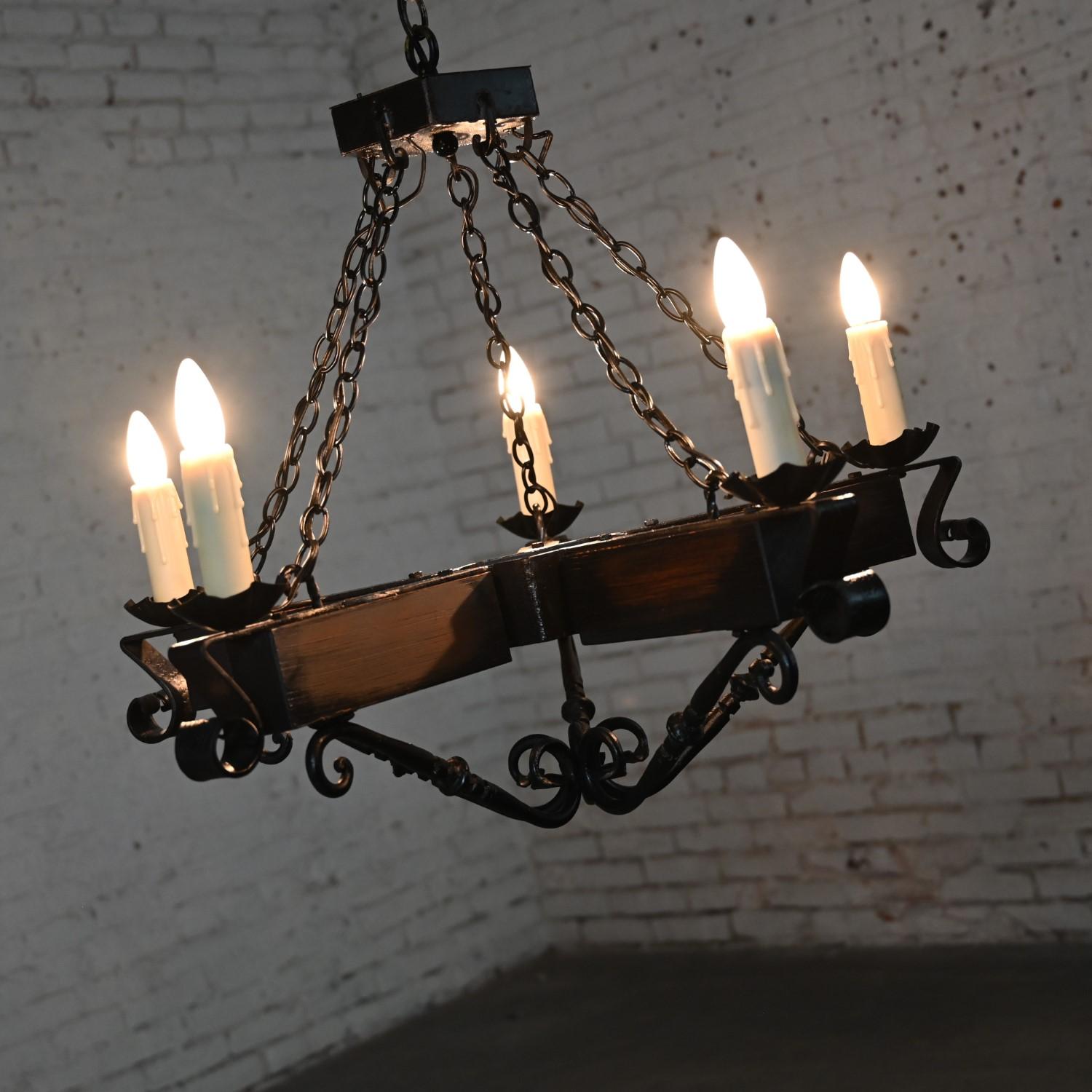A.I.C. Cirden Lights Light suspendue de style gothique médiéval ou Revive espagnole  en vente 9