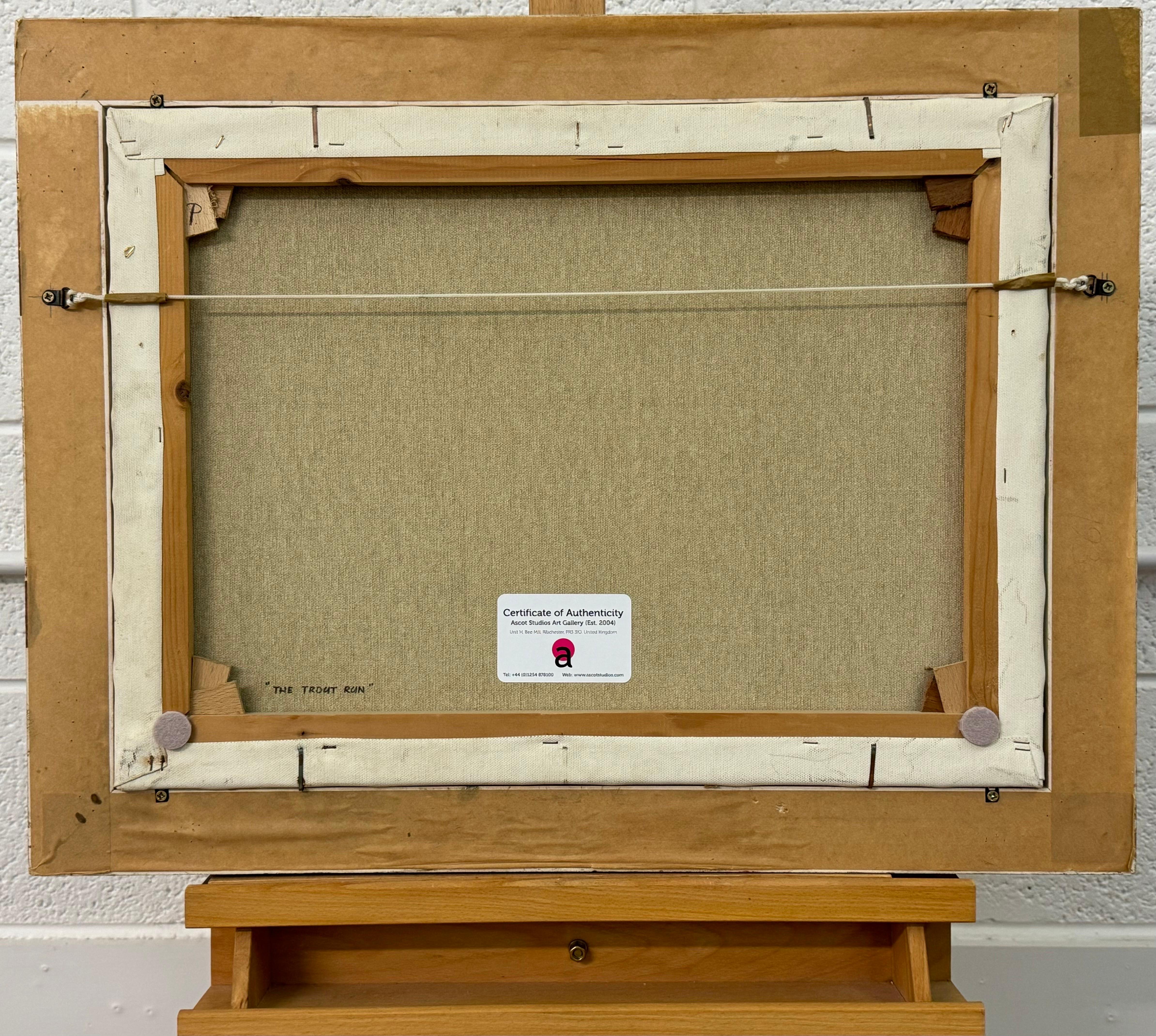 Pintura al óleo de una carrera de truchas en un río arbolado de la campiña inglesa en venta 10