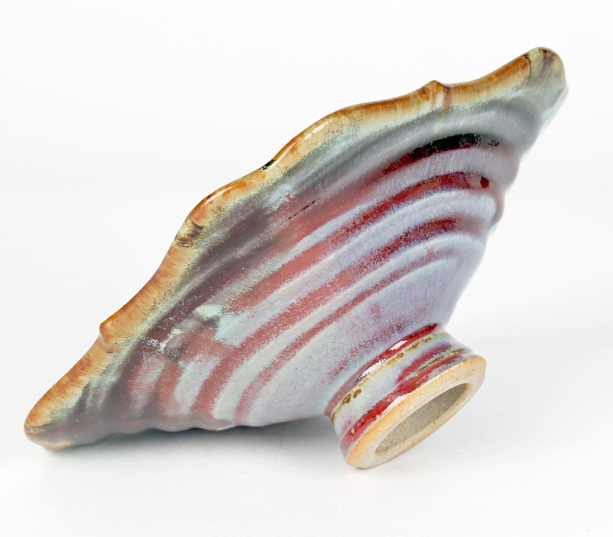 John Calver Multiple Glaze Trailed Studio Pottery Pedestal Dish (Steingut) im Angebot