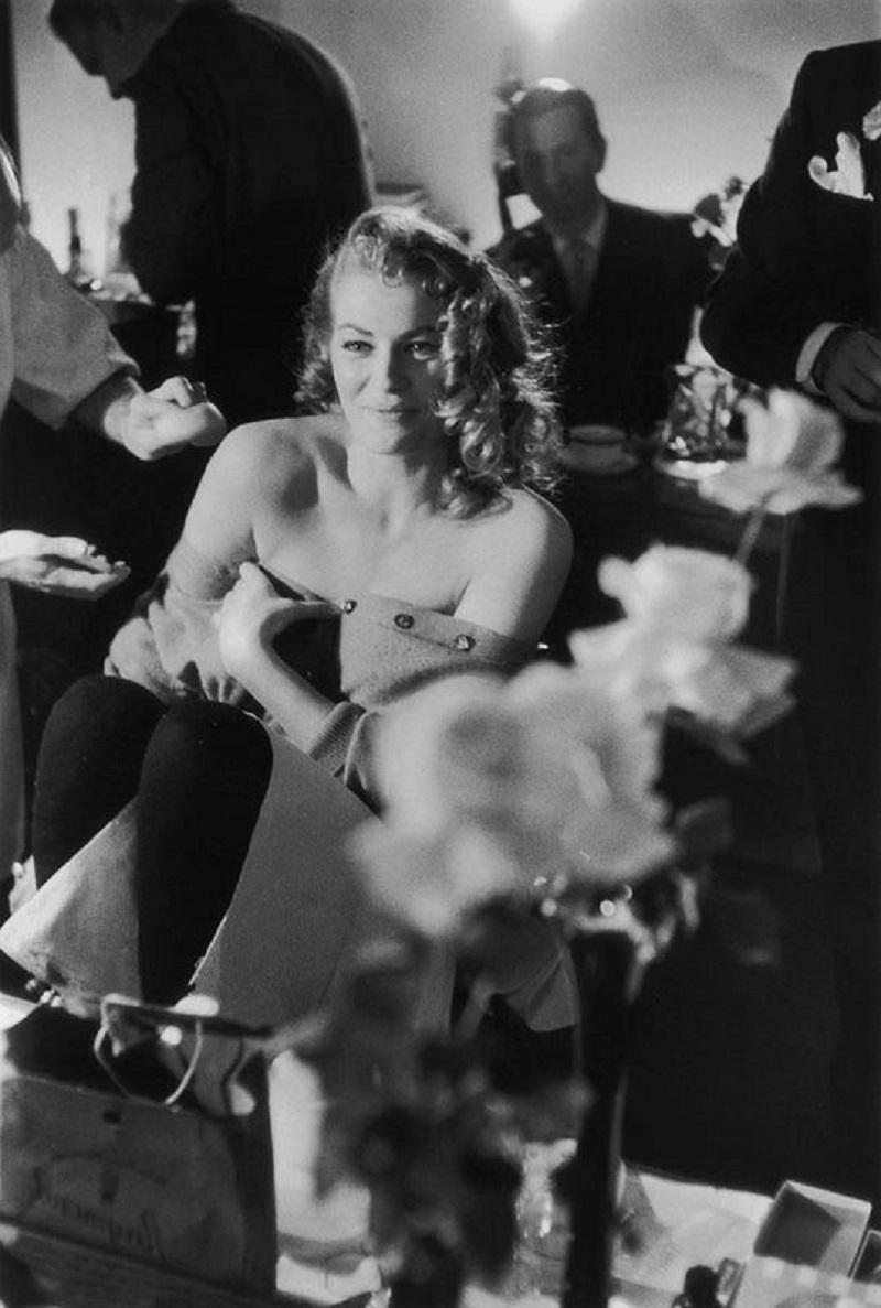 "Ekberg lächelt" von John Chillingworth

10. Dezember 1955: Die schwedische Schauspielerin Anita Ekberg lächelt während ihres Make-up-Termins vor einem Treffen mit der Presse im Savoy Hotel, London. Original Publikation: Bildpost - 8187 - Bildpost