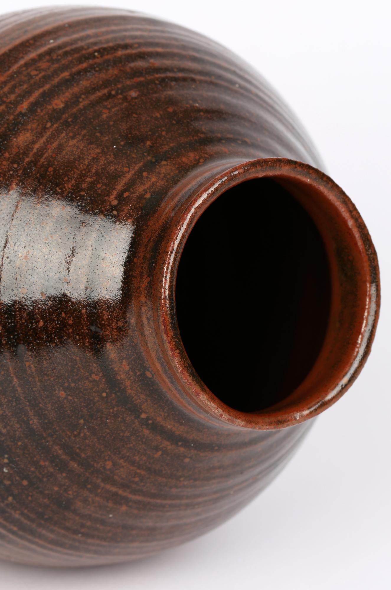 Grès porcellanato John Cole Pottery Vaso in Studio Pottery con smalto marrone in vendita