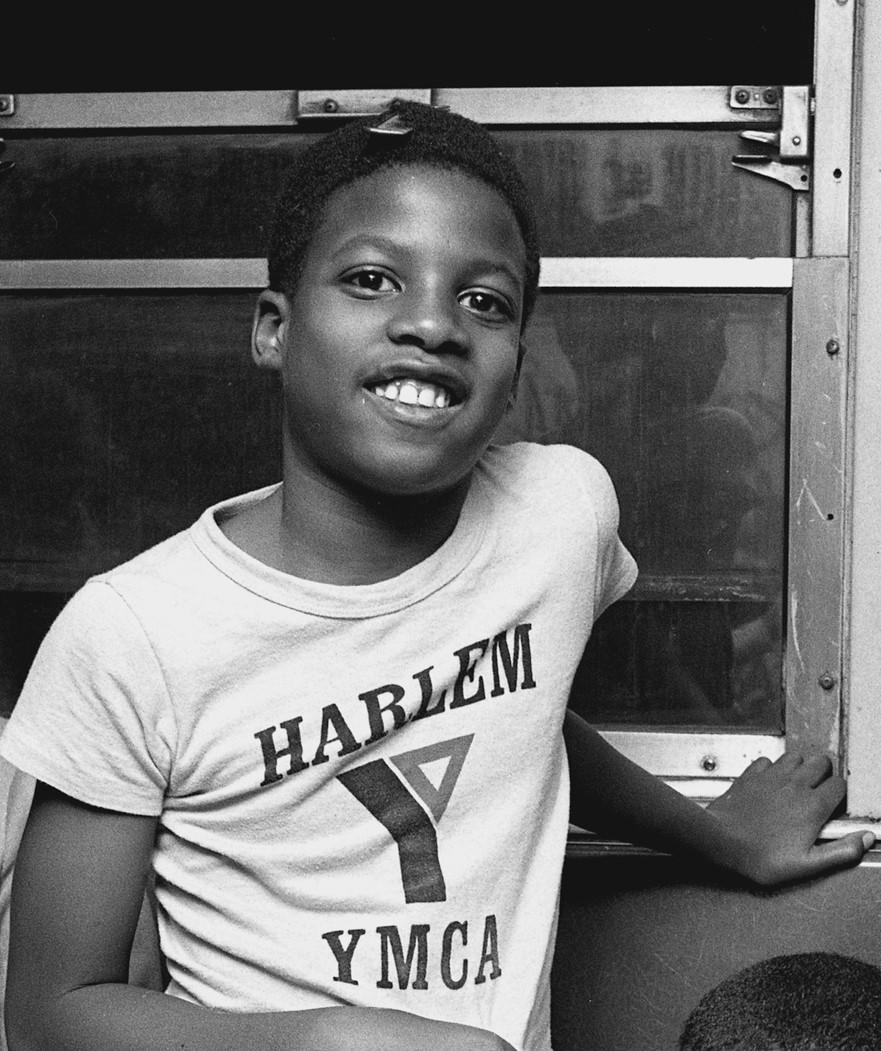 Subway 30, NYC, années 1980, New York  Ville, enfants, photographie, métro, édition limitée - Noir Portrait Photograph par John Conn